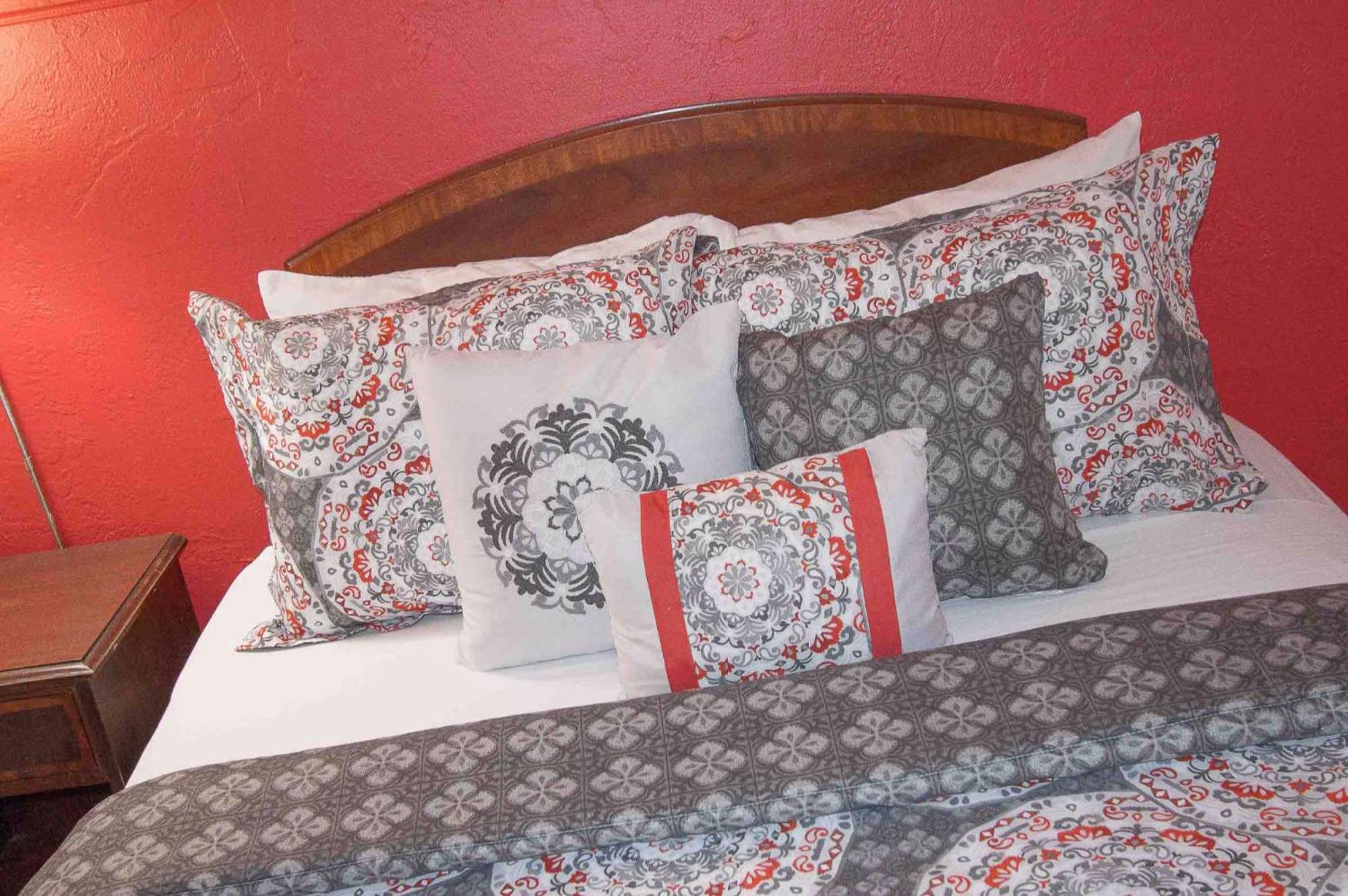 Queen Room with Two Queen Beds photo 1