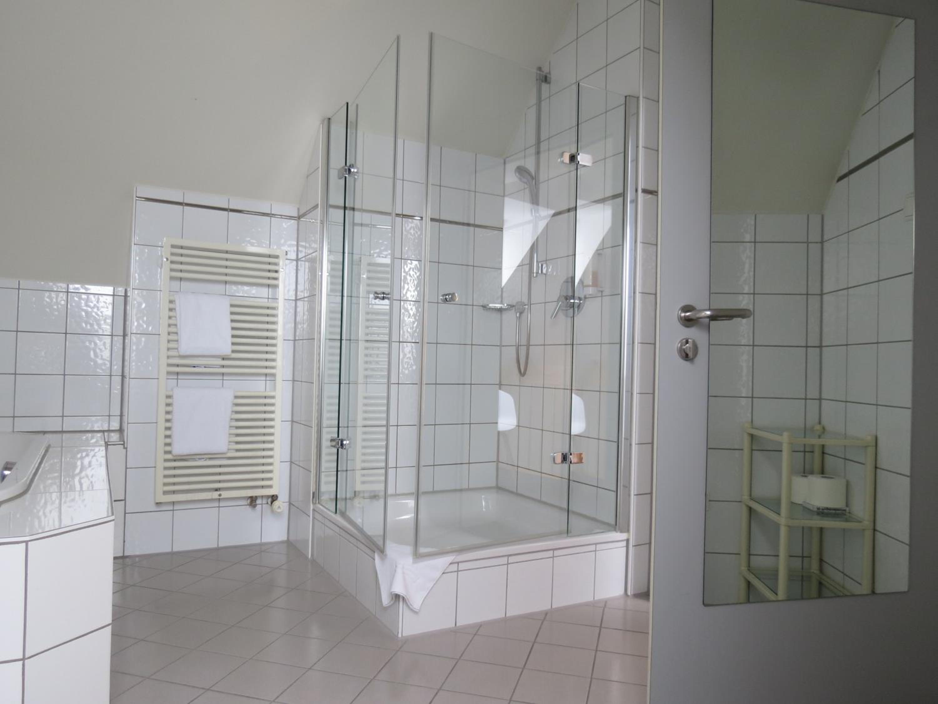 Comfort Family Suite (6 Adults) - Photo 11