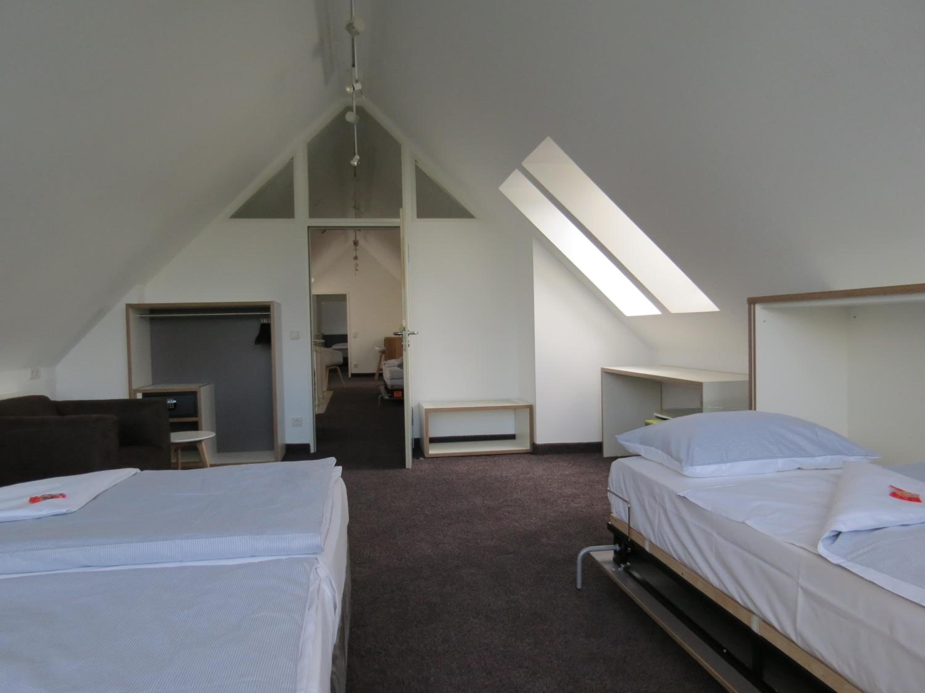 Comfort Family Suite (6 Adults) - Photo 21