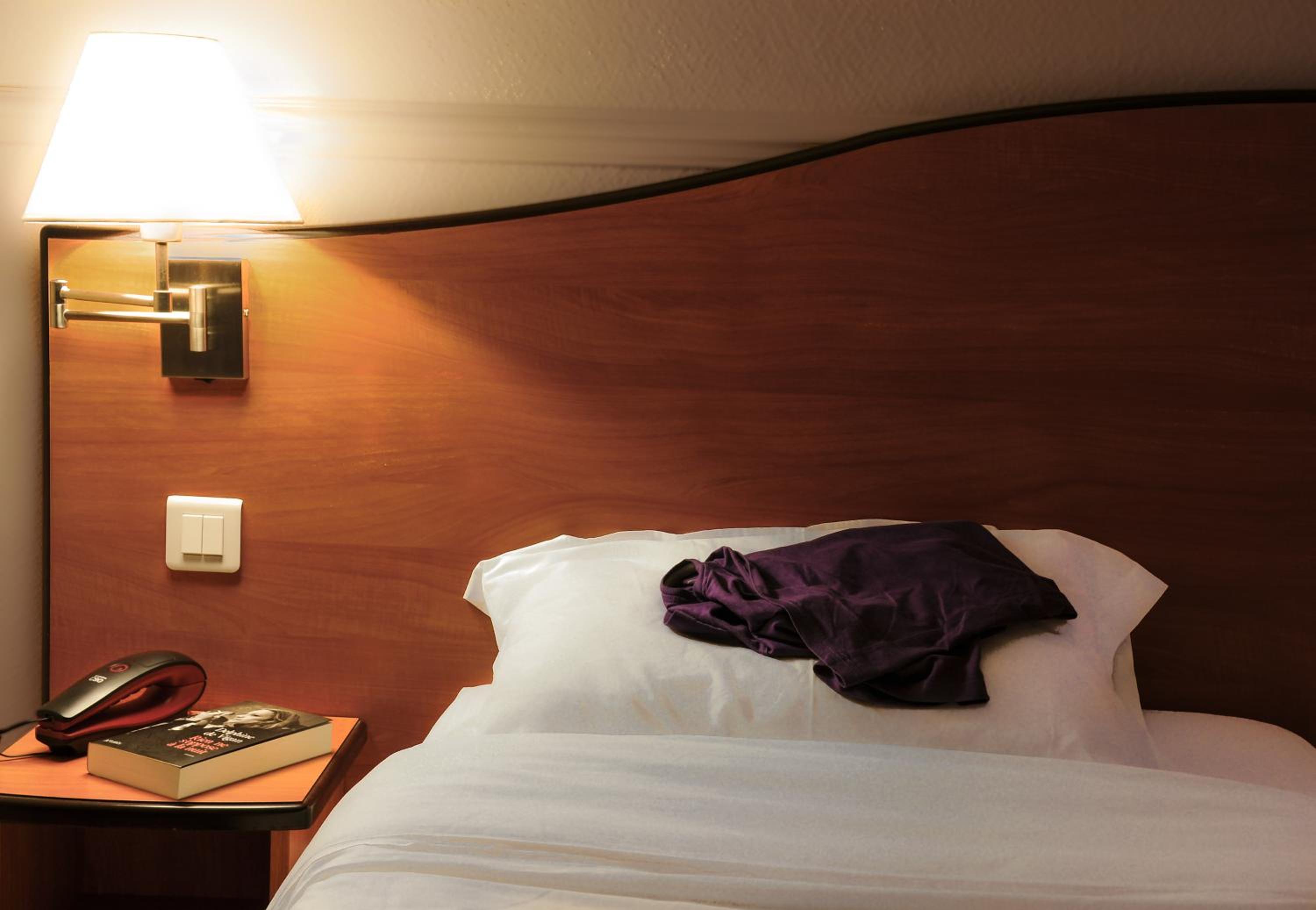 Standard Queen Room