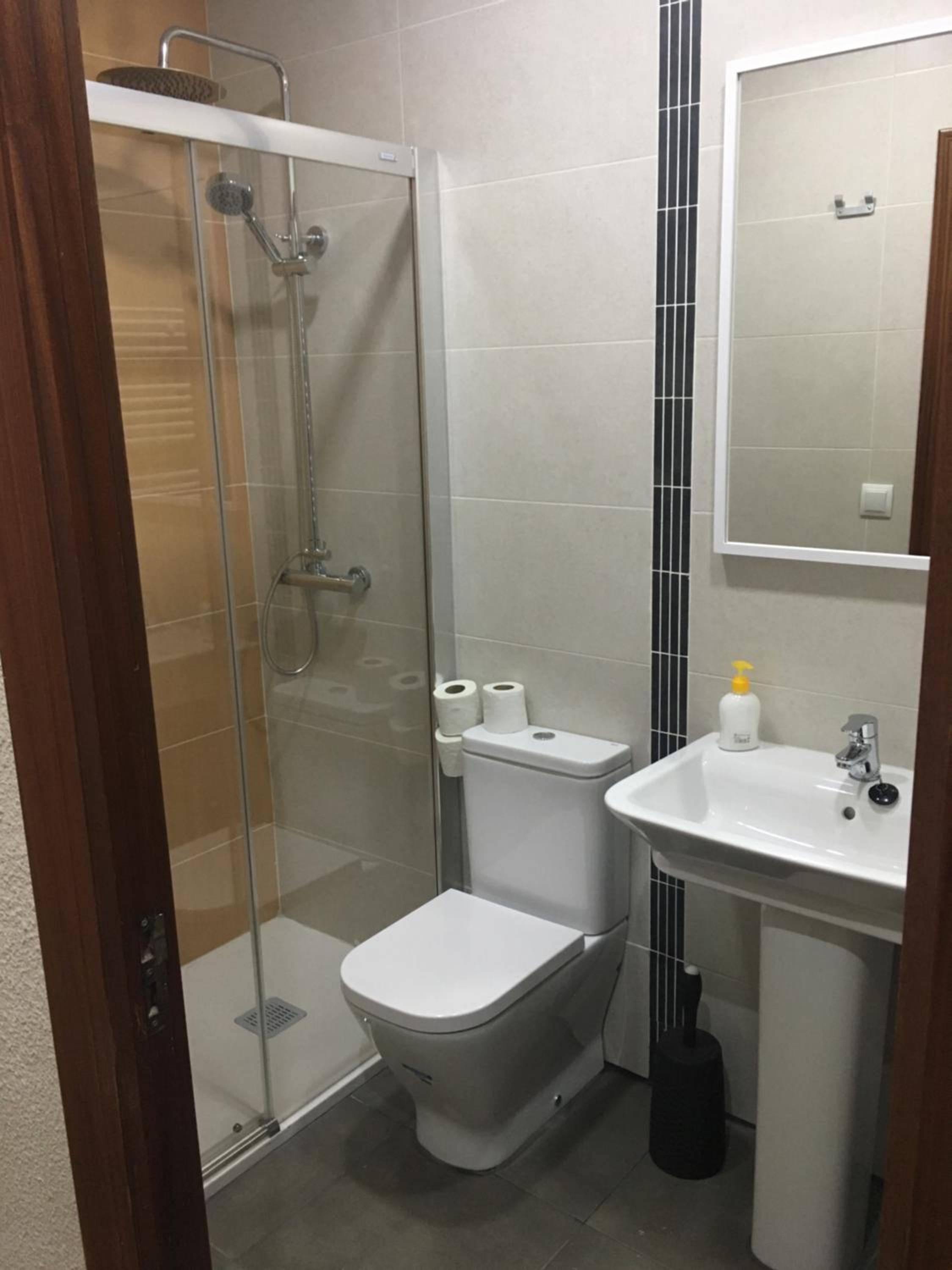 Habitación Estándar con Dos Camas y Baño Compartido