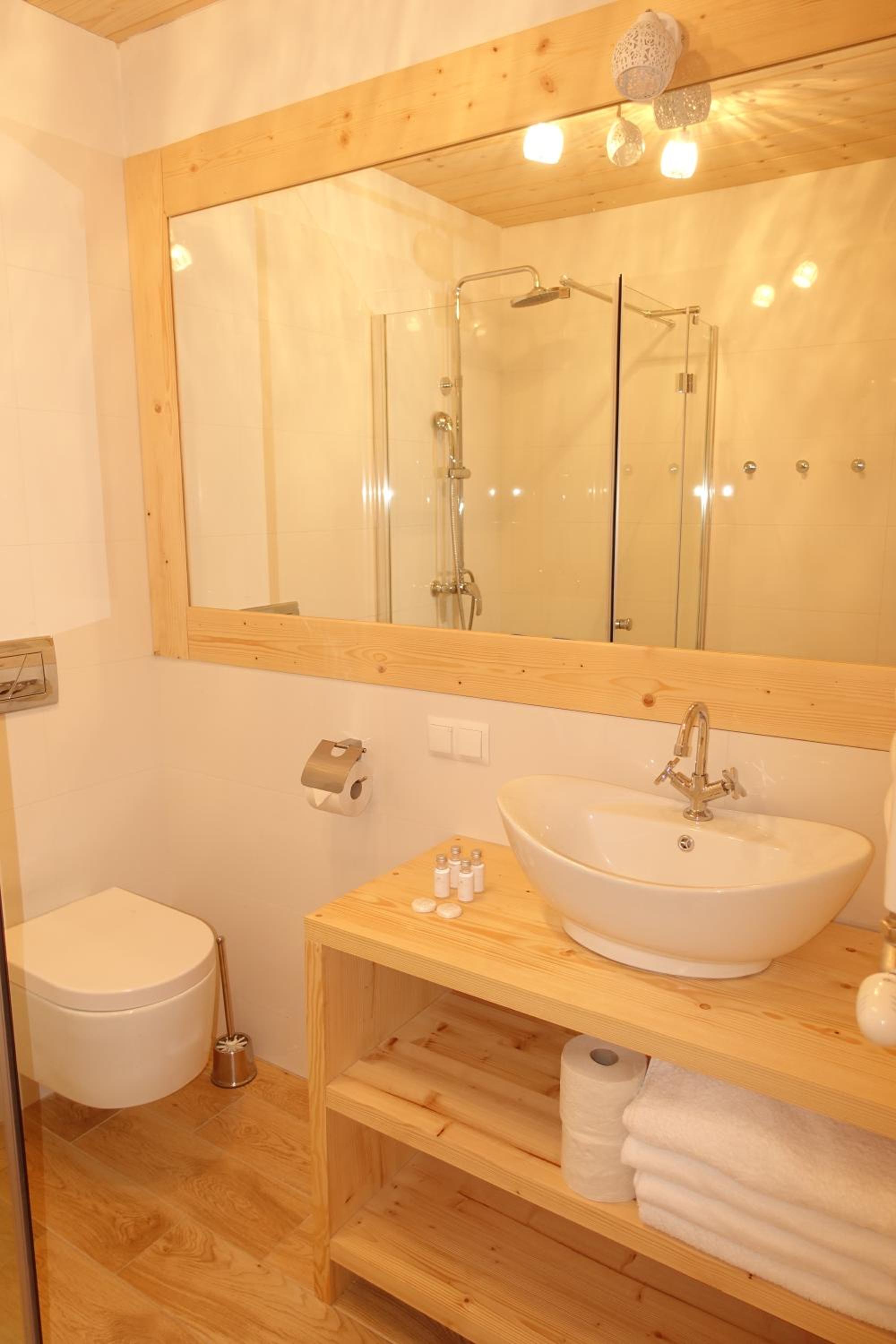 Premium Quadruple Room with Balcony - Photo 6