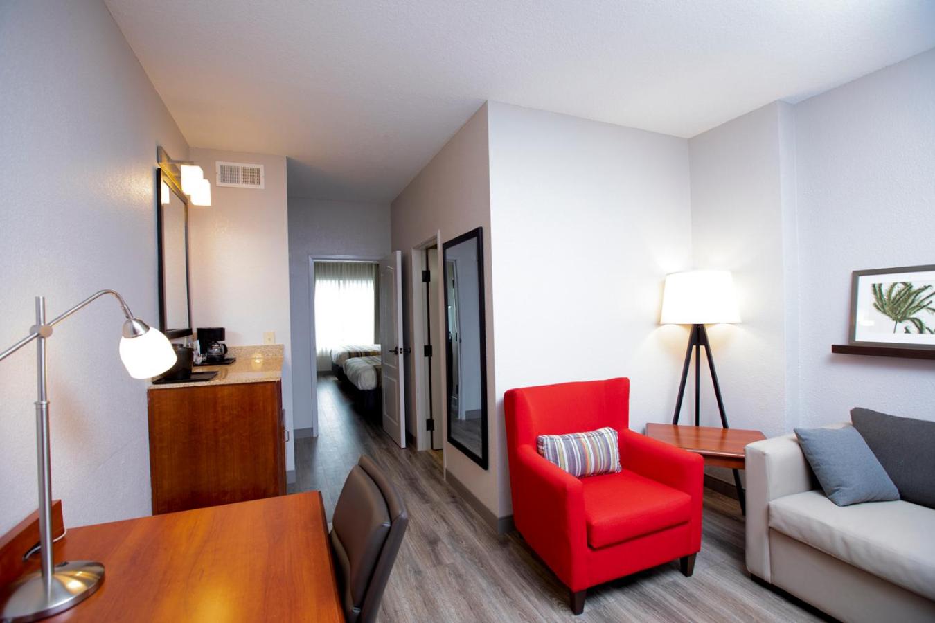 One-Bedroom Suite with Two Queen Beds - Non-Smoking - Photo 2