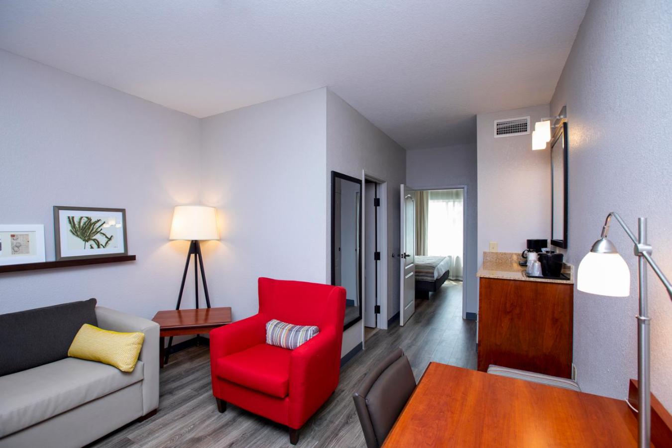 One-Bedroom King Suite with Sofa Bed - Photo 2