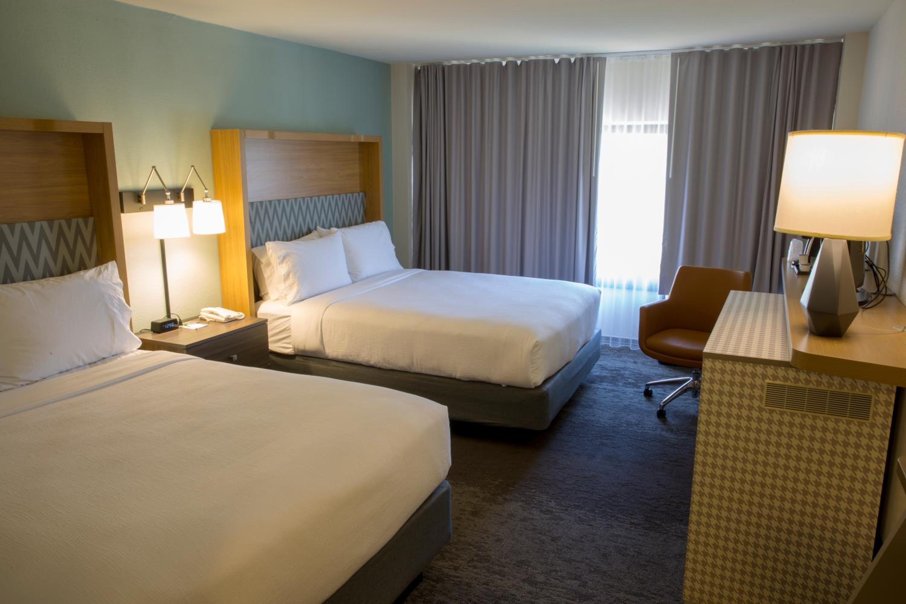Suite, 1 King Bed thumbnail 5