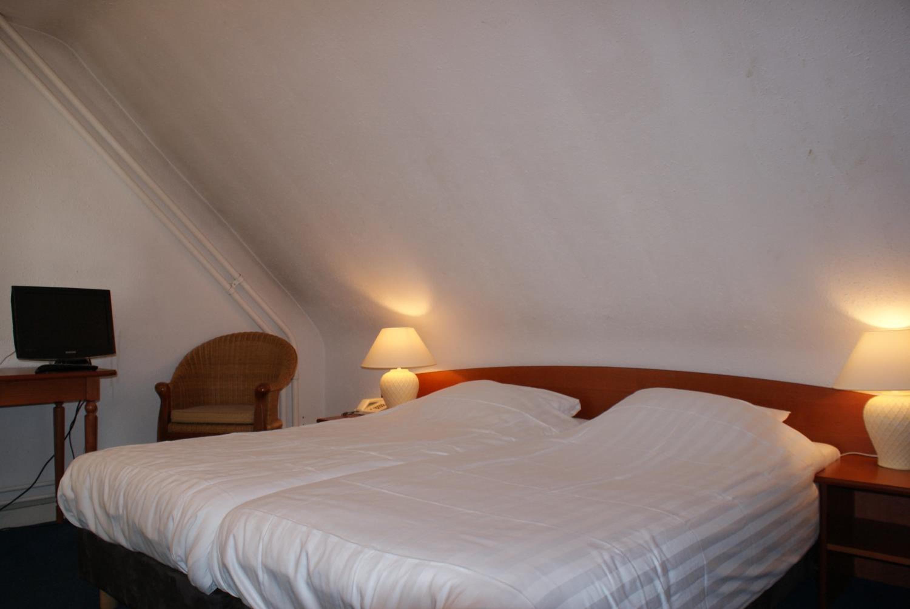 Standard Double Room - Photo 2