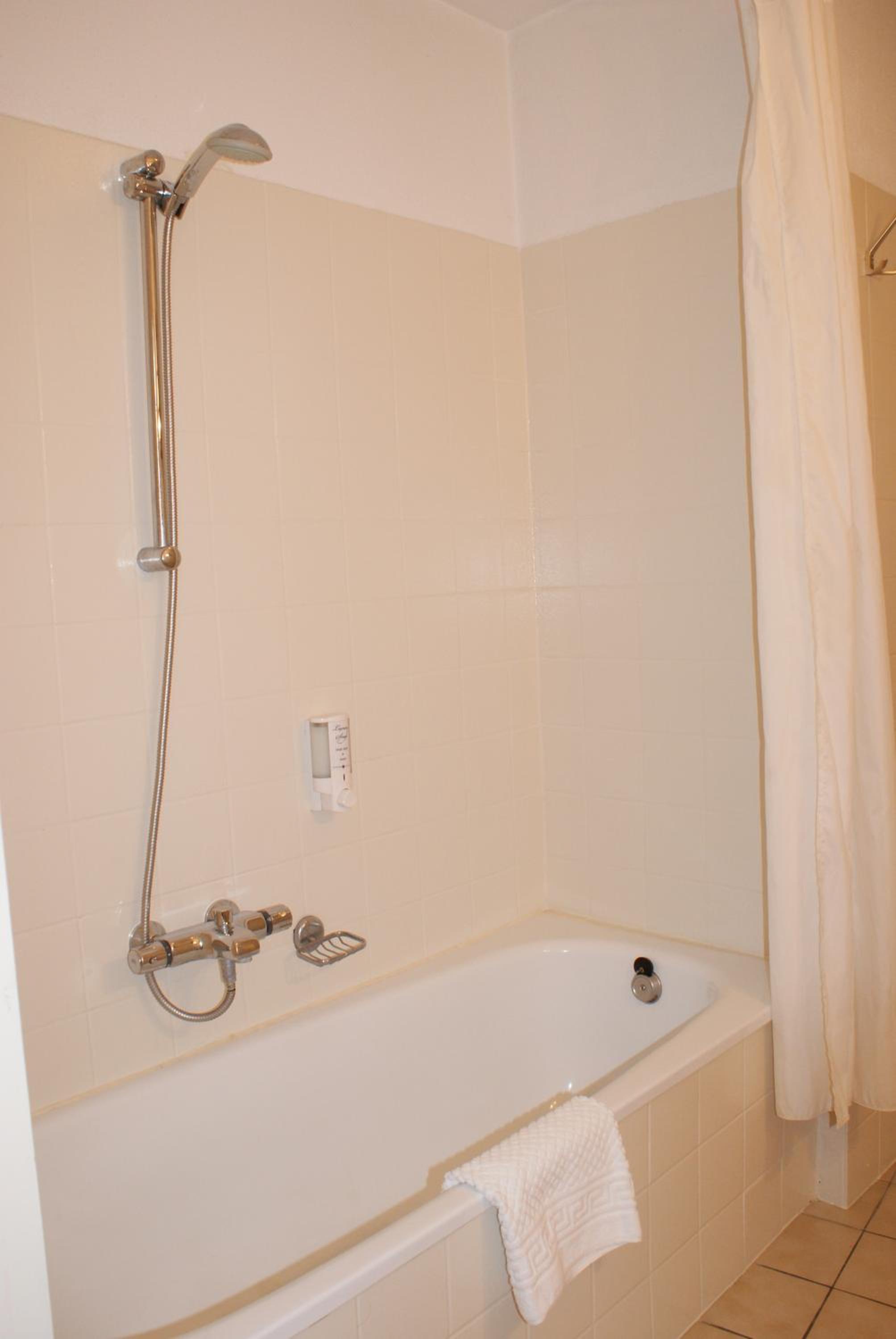 Family Room - Photo 4