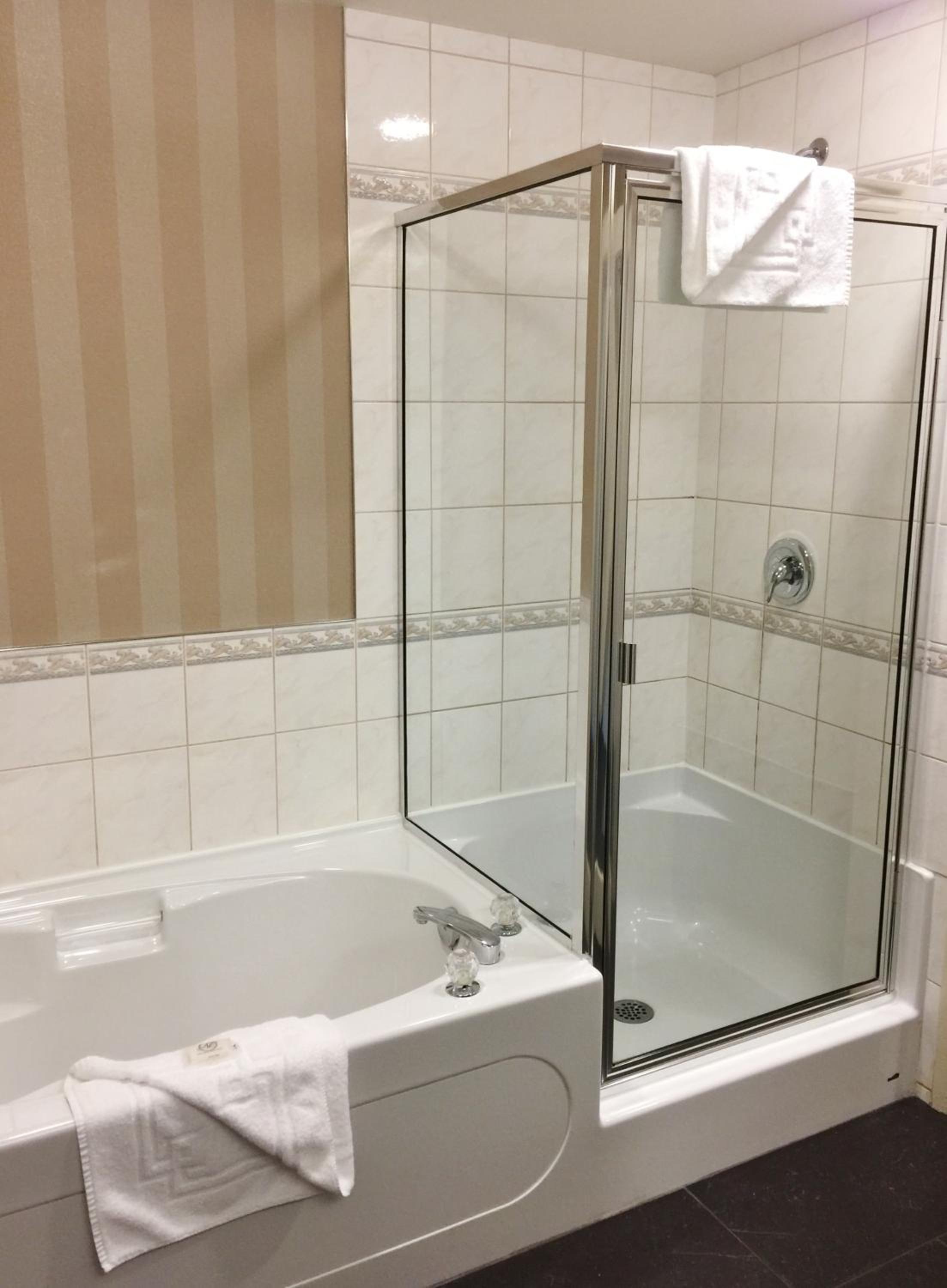 Executive King Room - Non-Smoking - Photo 5