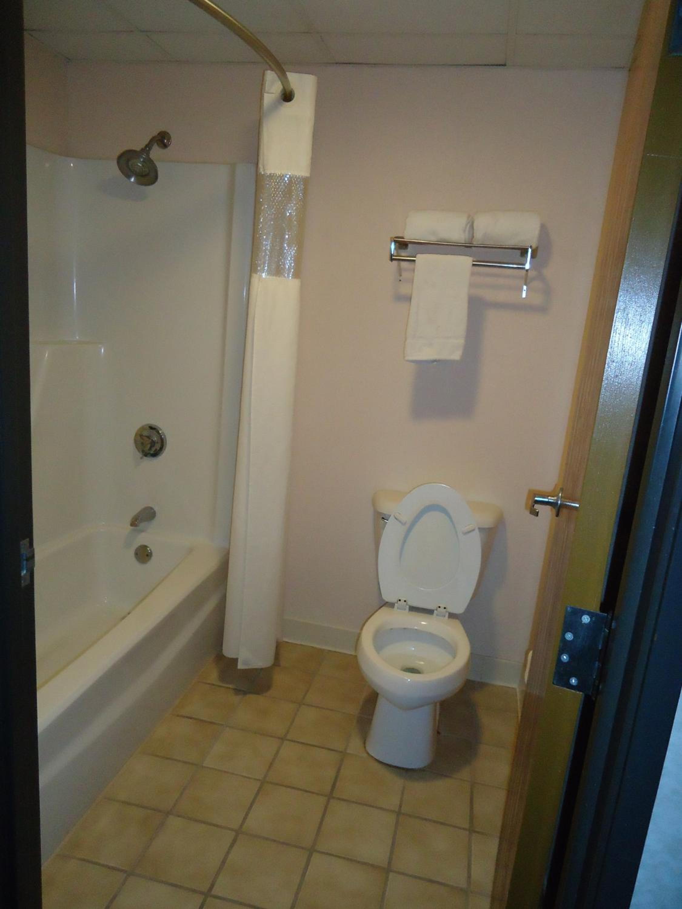 Double Room - Disability Access photo 3