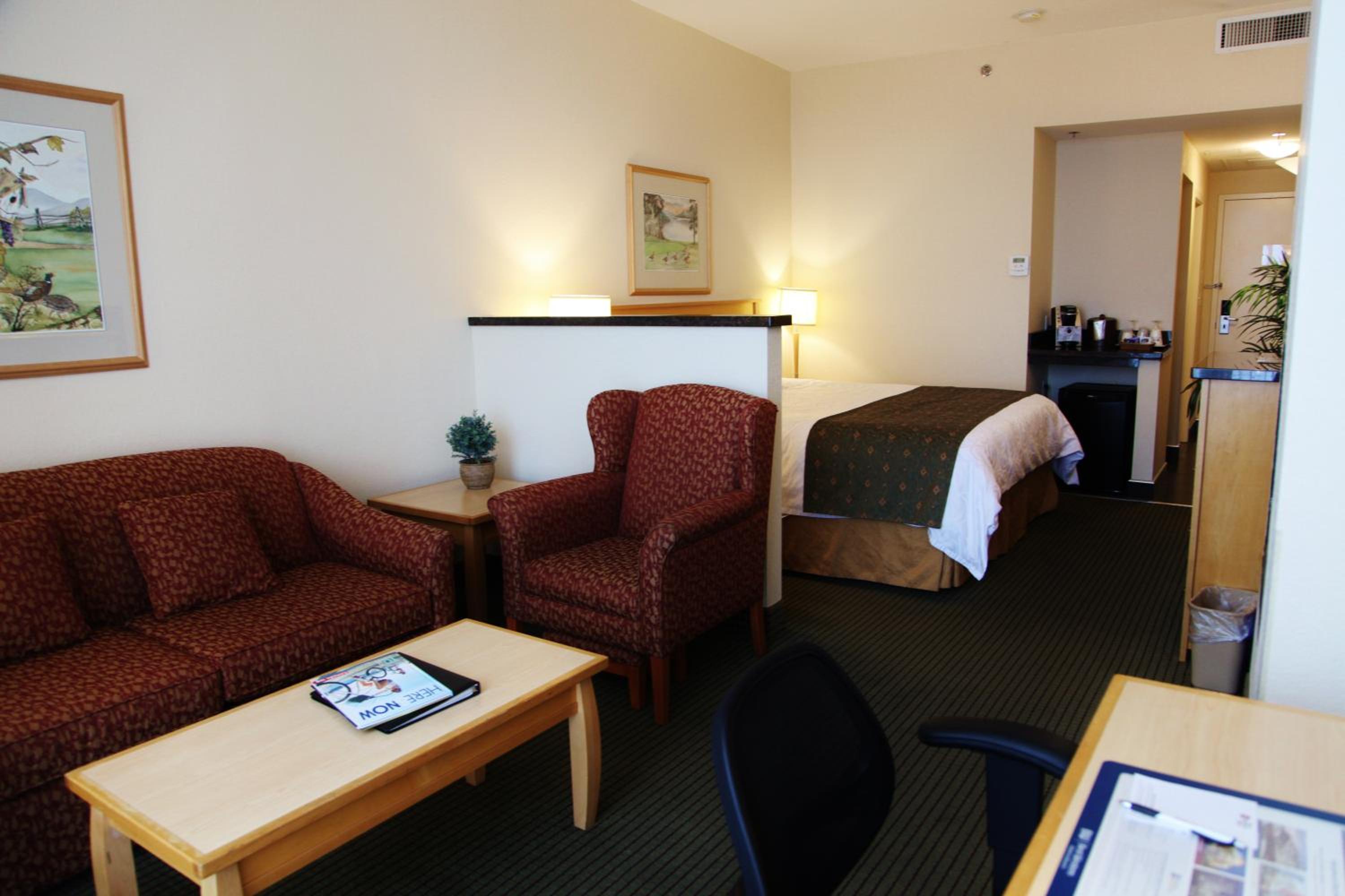 Executive King Room - Non-Smoking - Photo 8