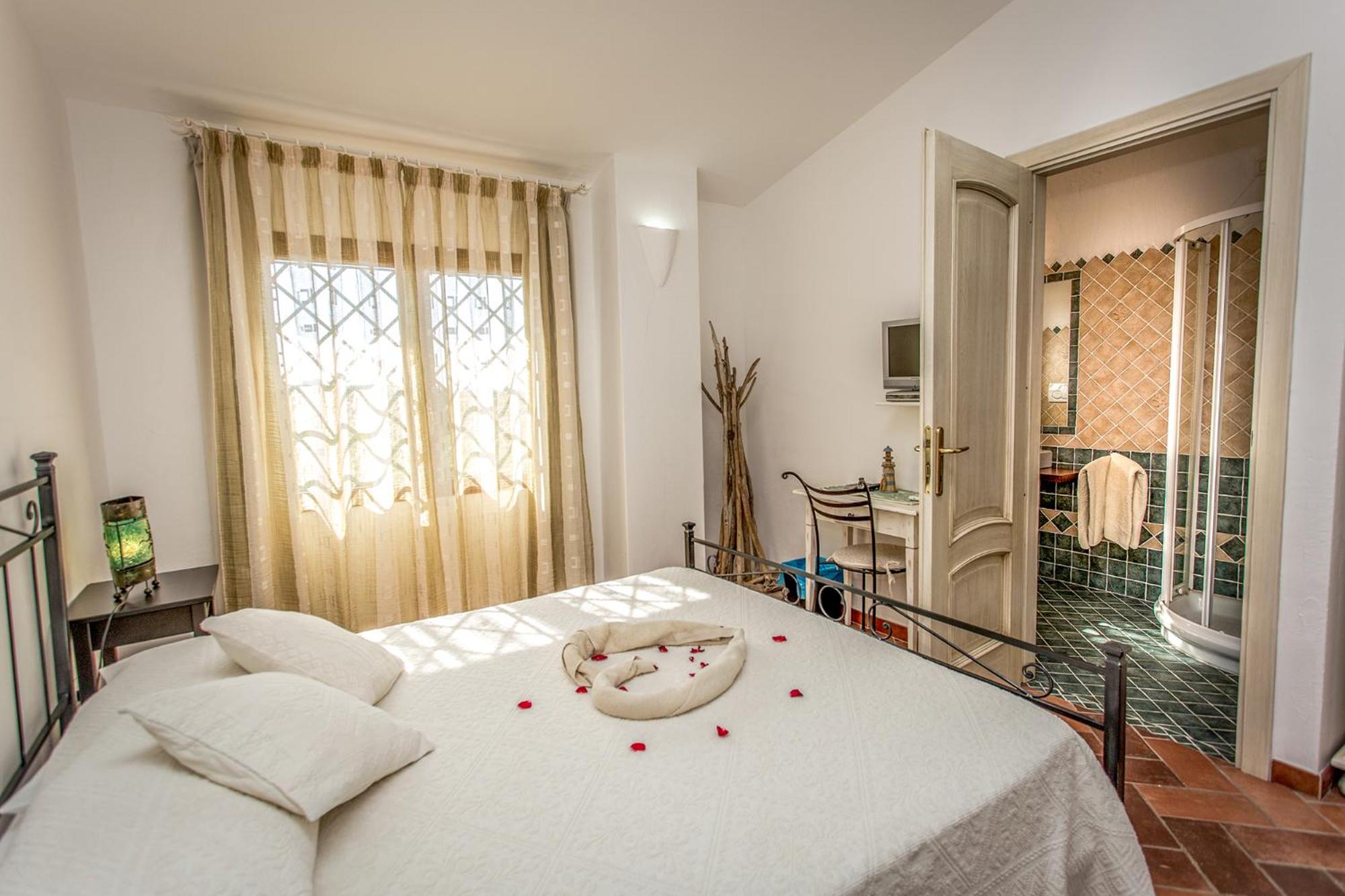 Double Room with Private Bathroom photo 3