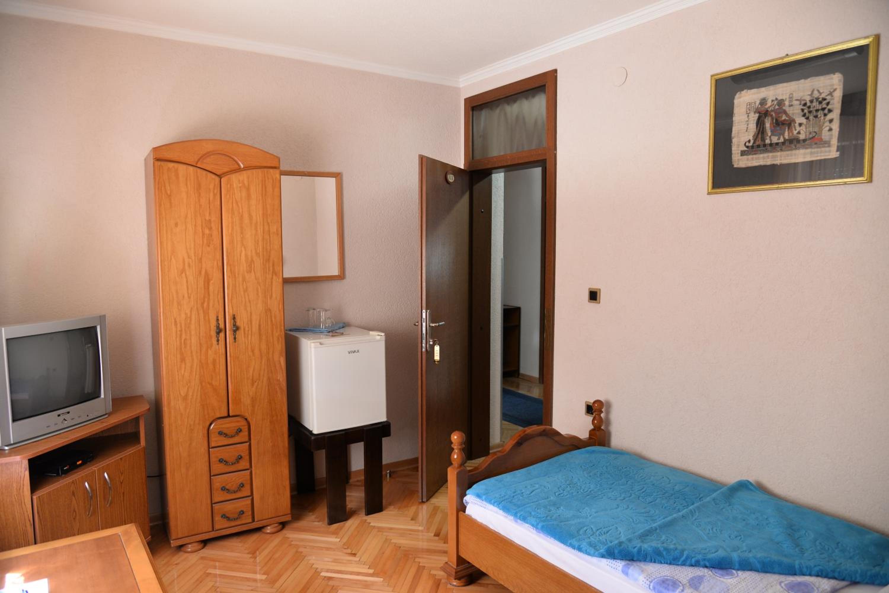 Single Room with Mountain View