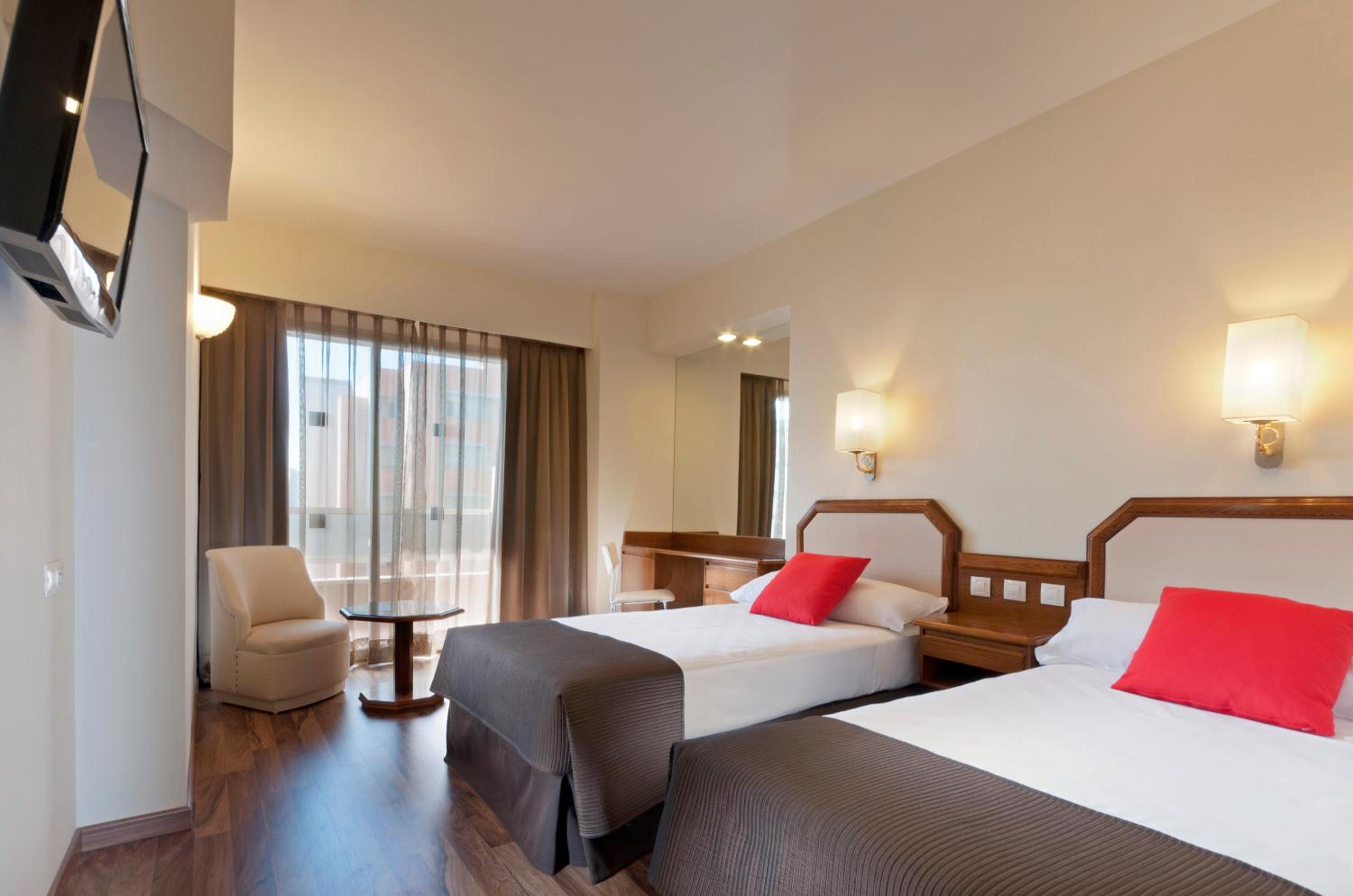 Twin Room (1-2 Adults) - Photo 7