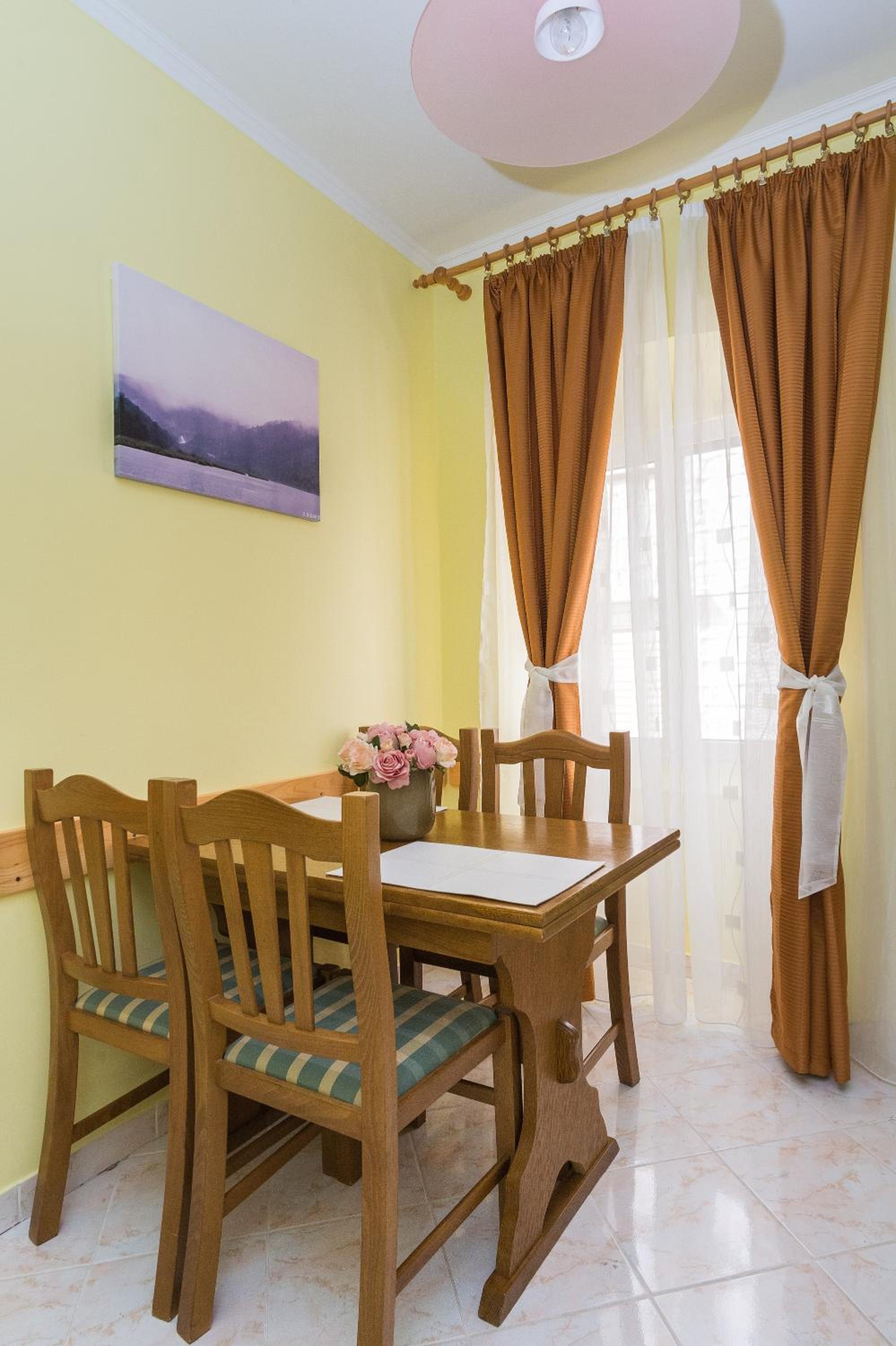 One-Bedroom Apartment - Photo 6