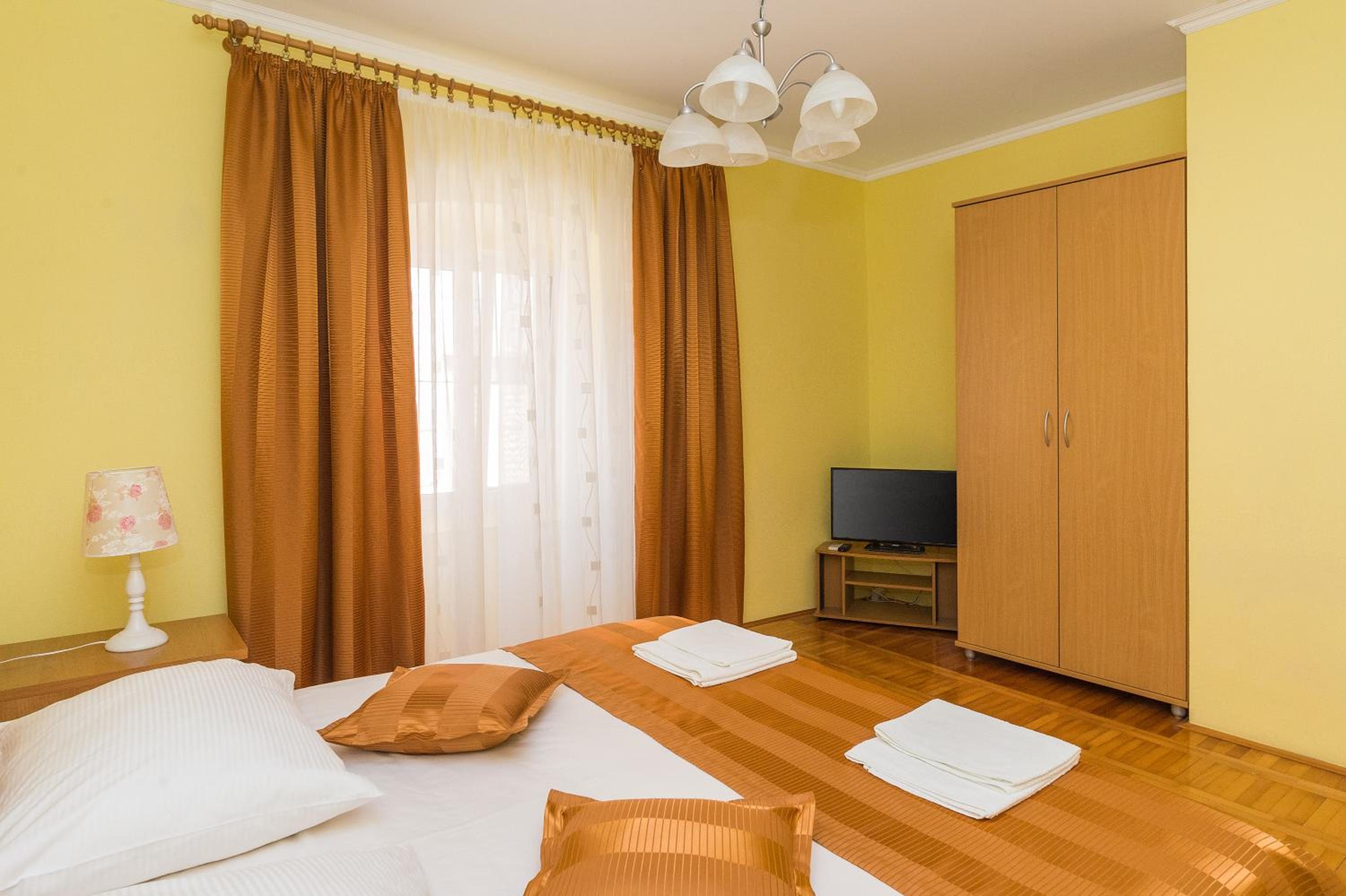 One-Bedroom Apartment - Photo 8