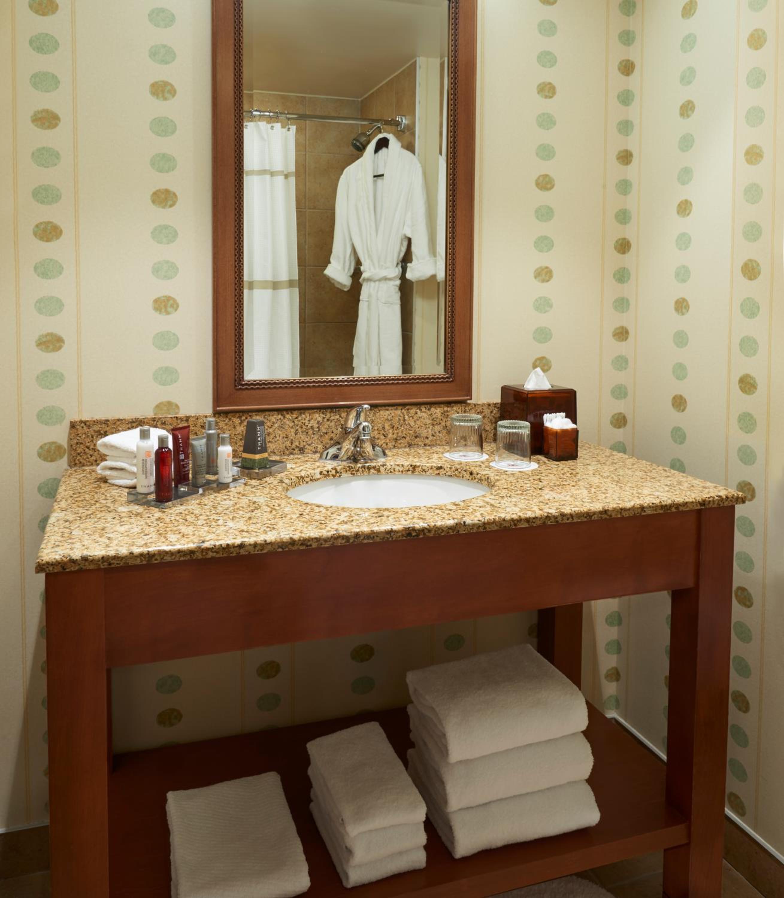 City View High Floor Room 1 King Bed - Photo 2
