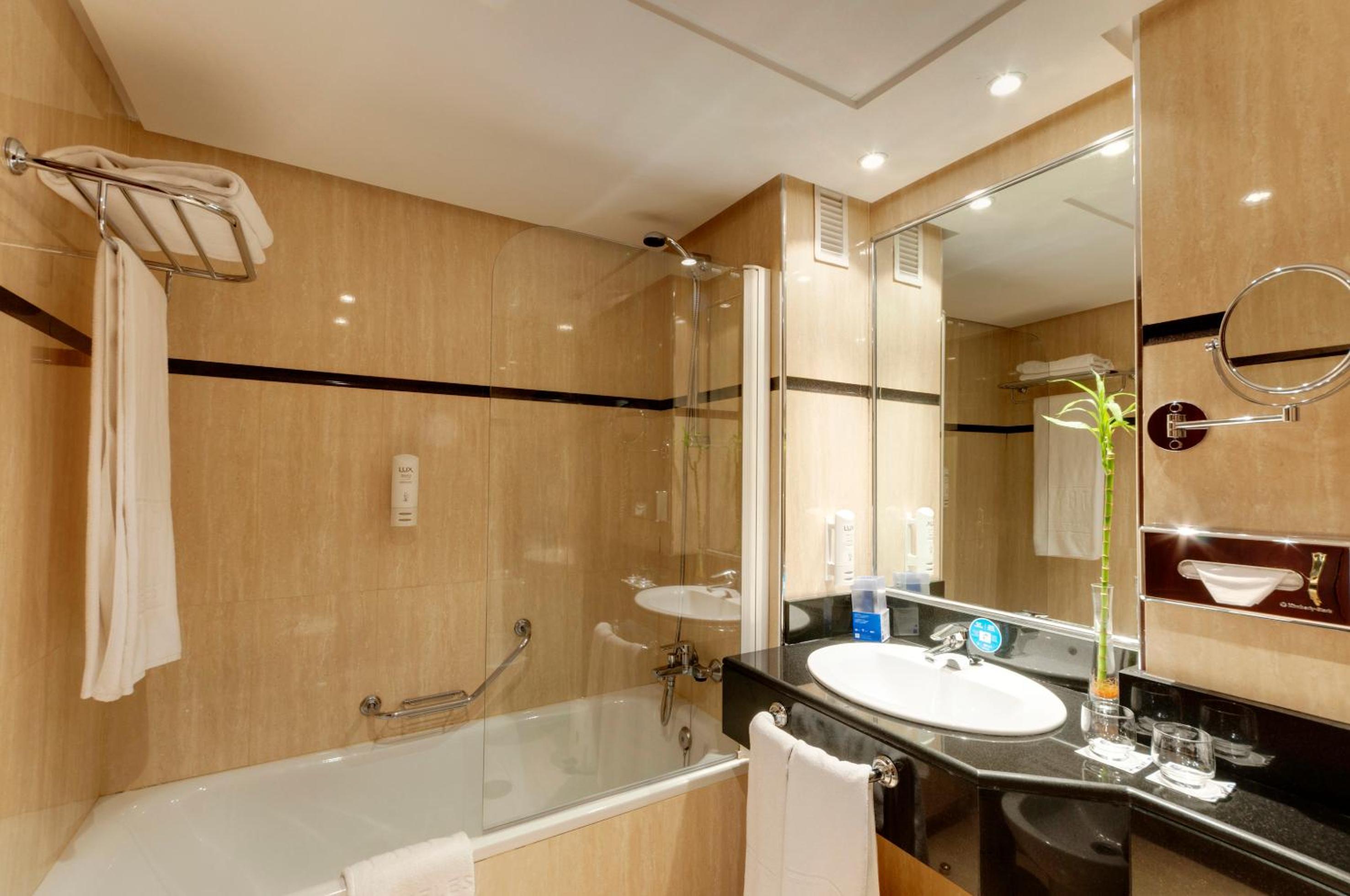 Twin Room (1-2 Adults) - Photo 2