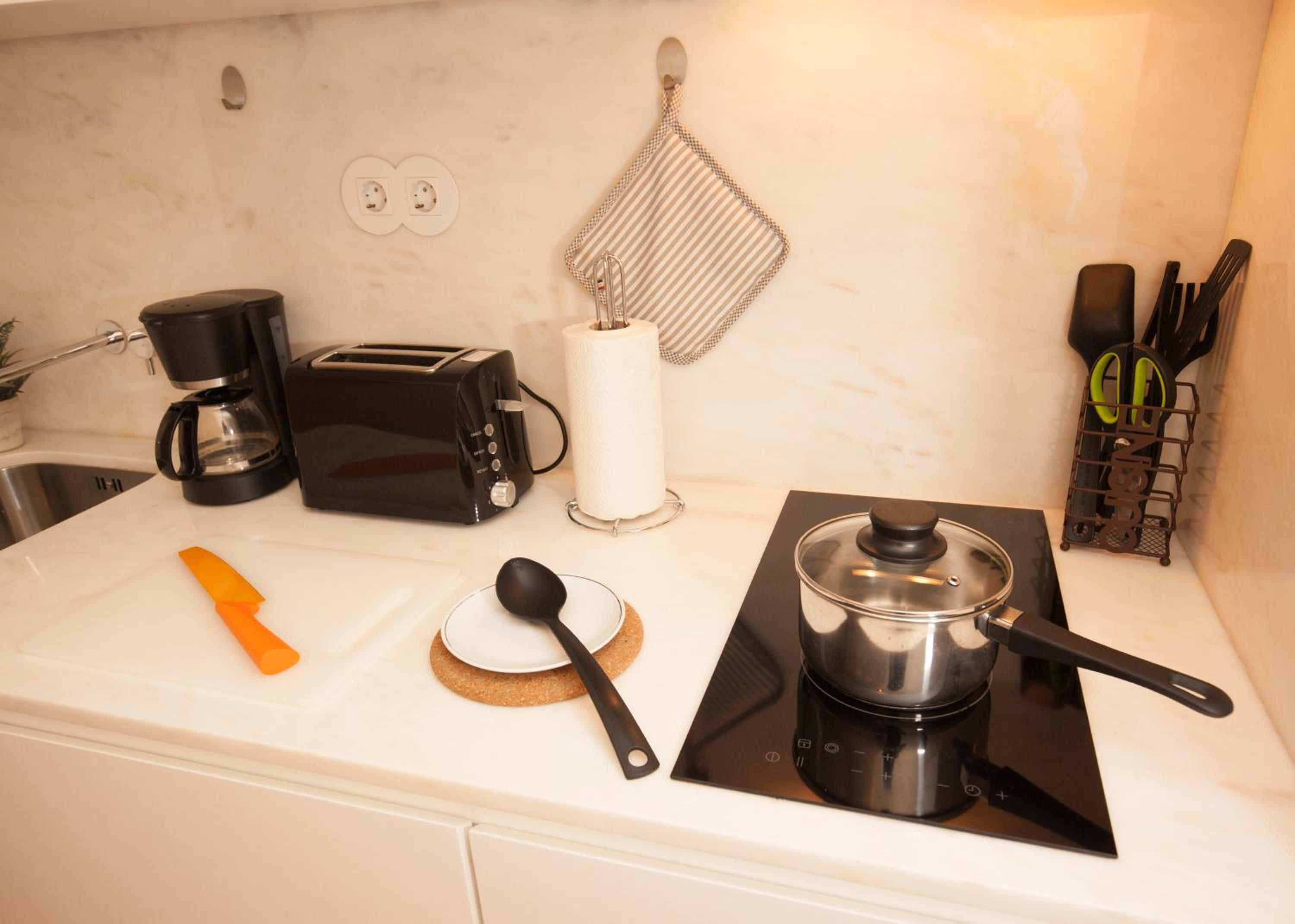 Studio Apartment - Photo 4