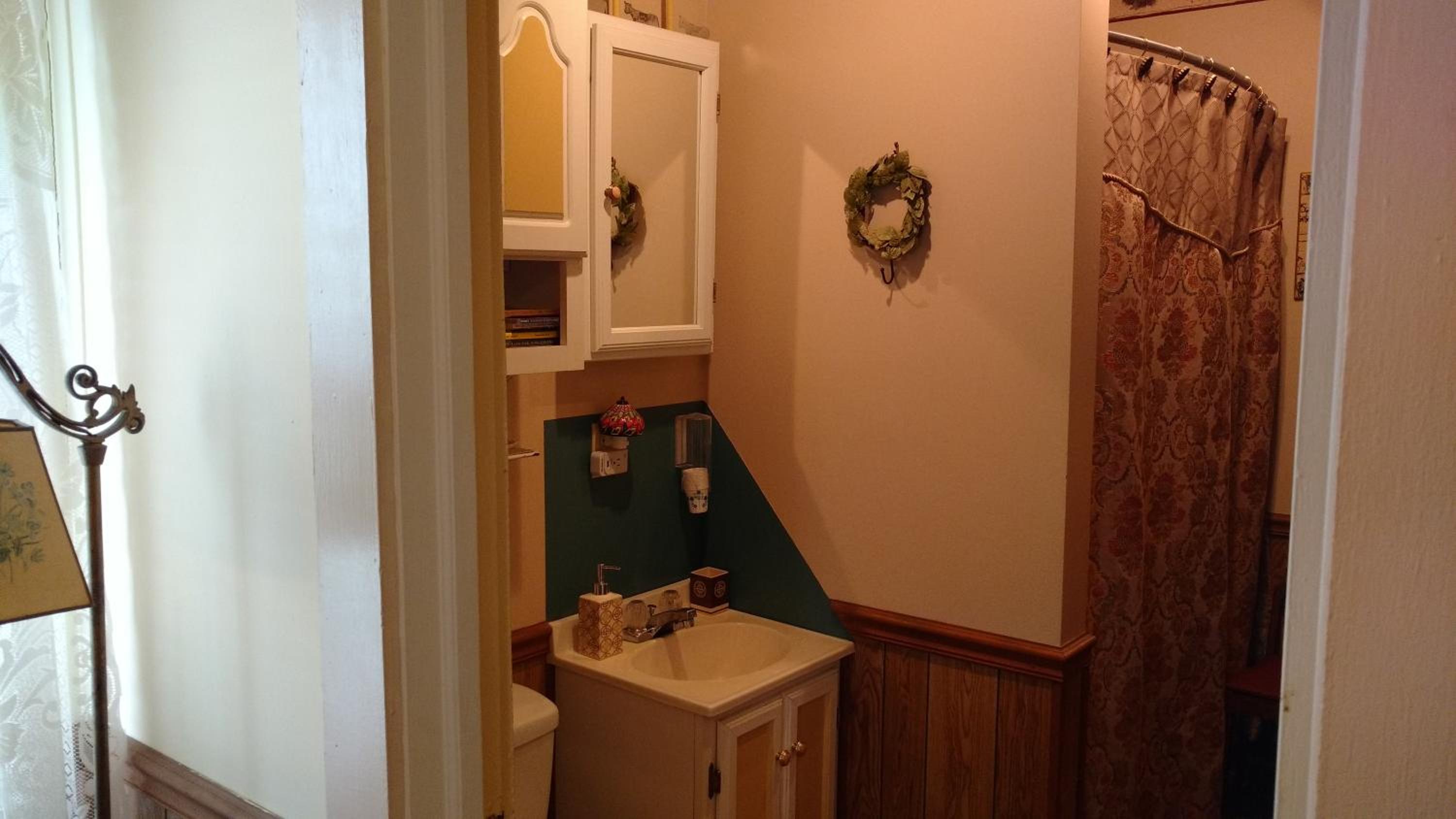Deluxe Queen Suite photo 3