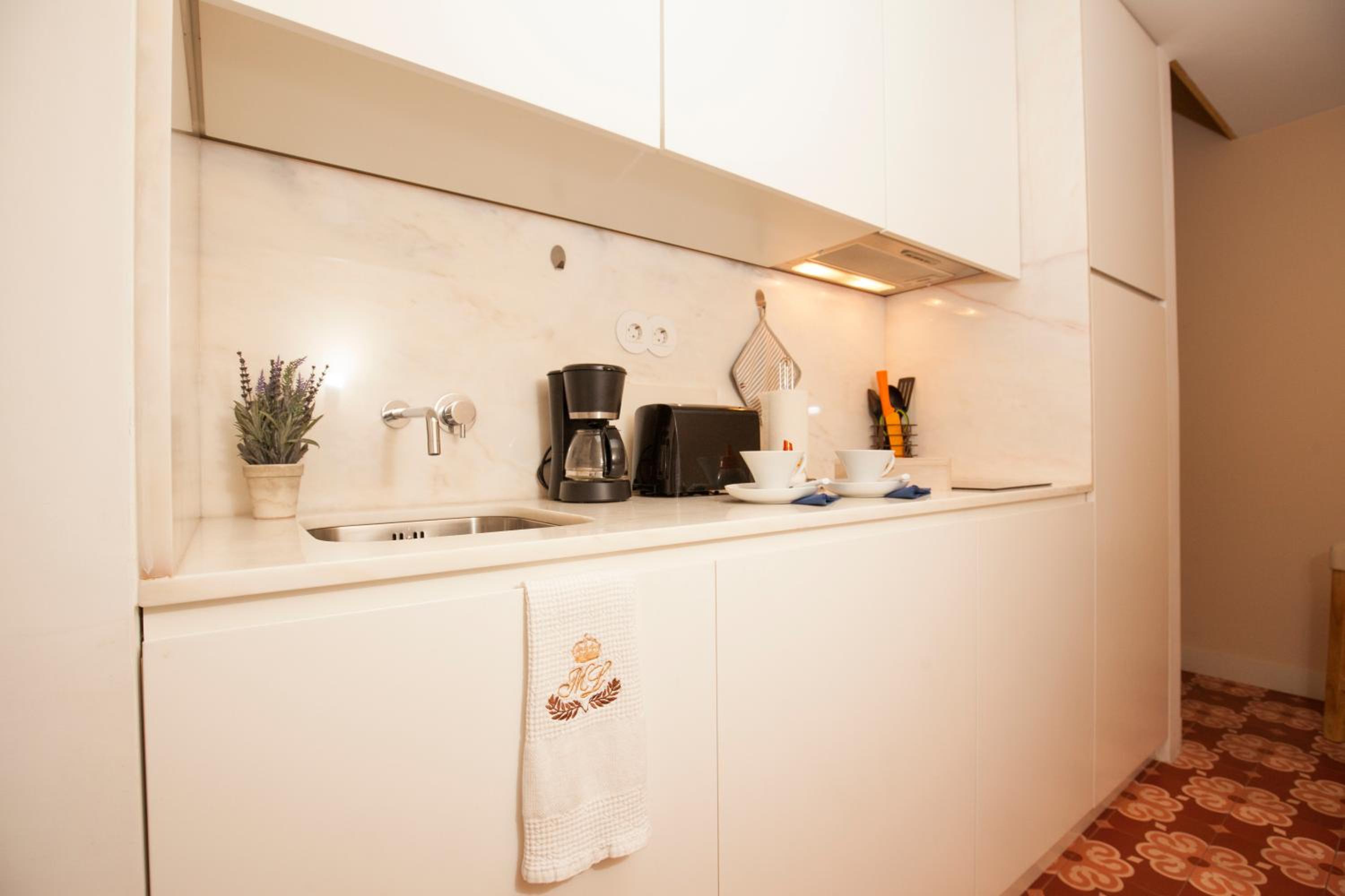 Studio Apartment - Photo 7