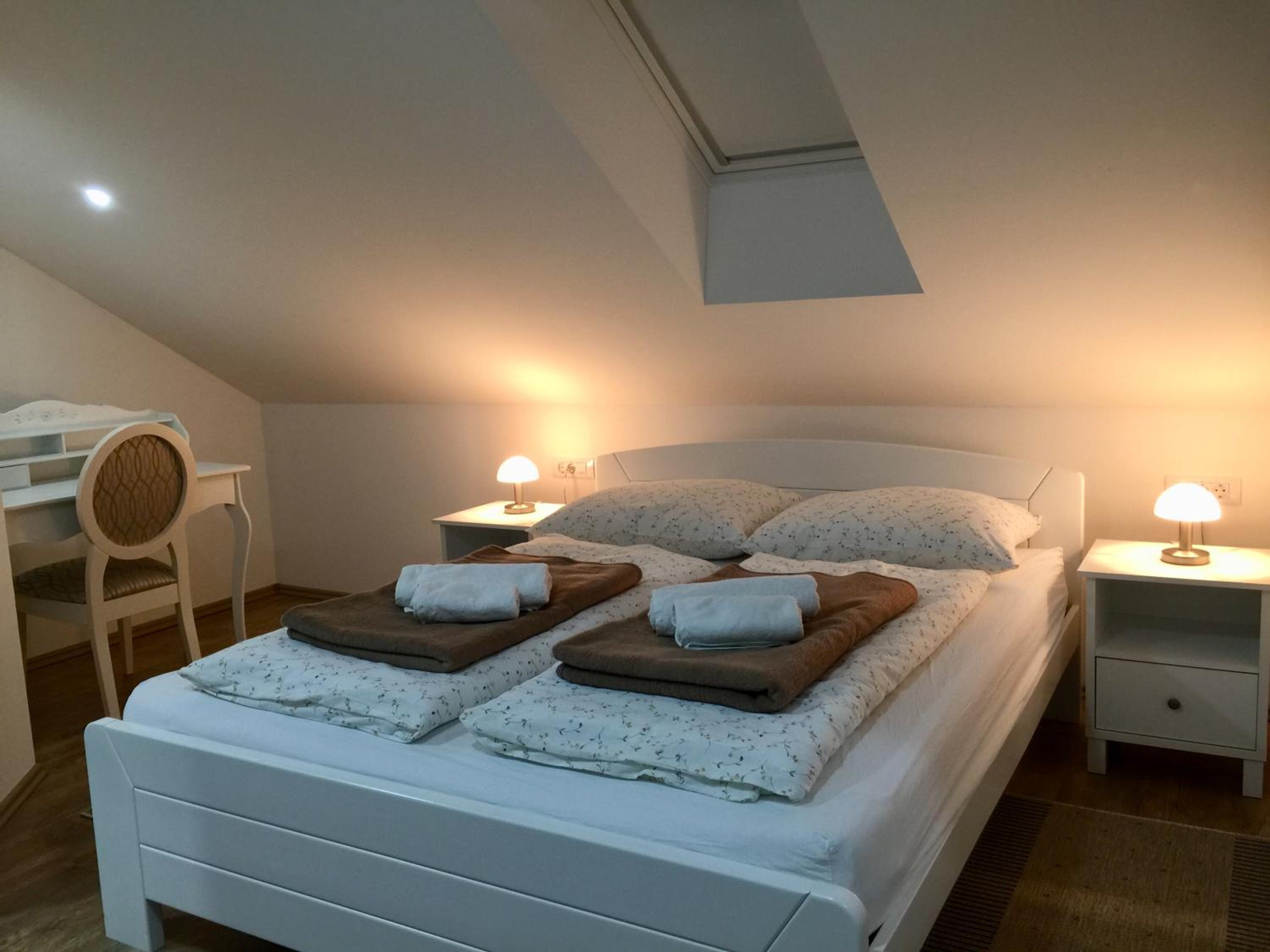 Double Room with Private Bathroom - Photo 24