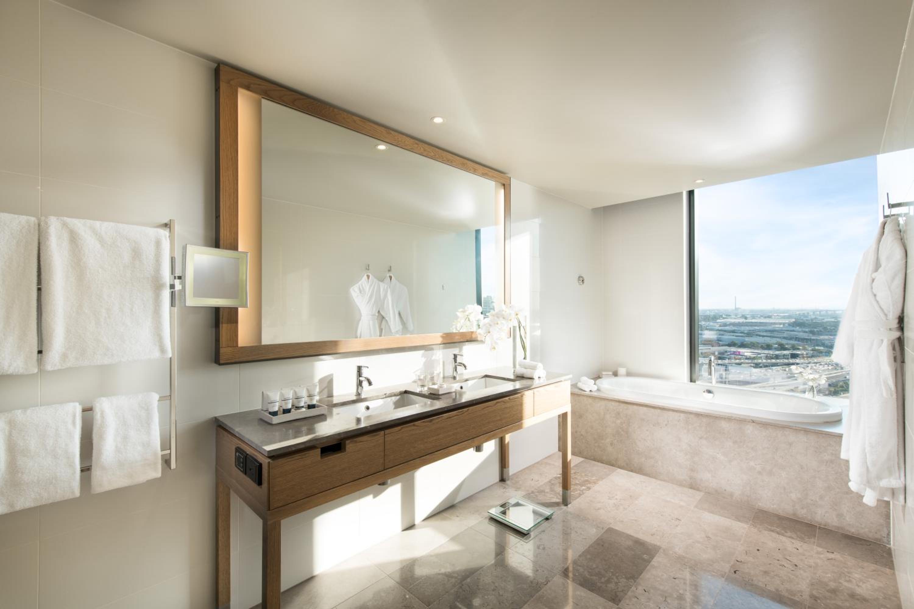 Yarra Suite with Club Lounge Access
