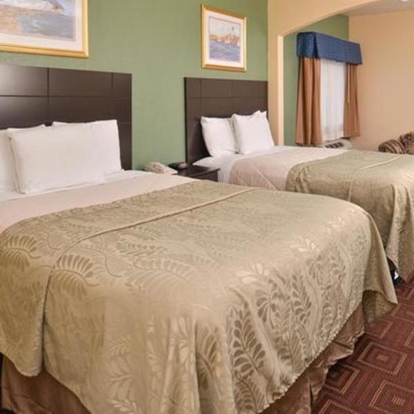 Queen Room with Two Queen Beds - Photo 1