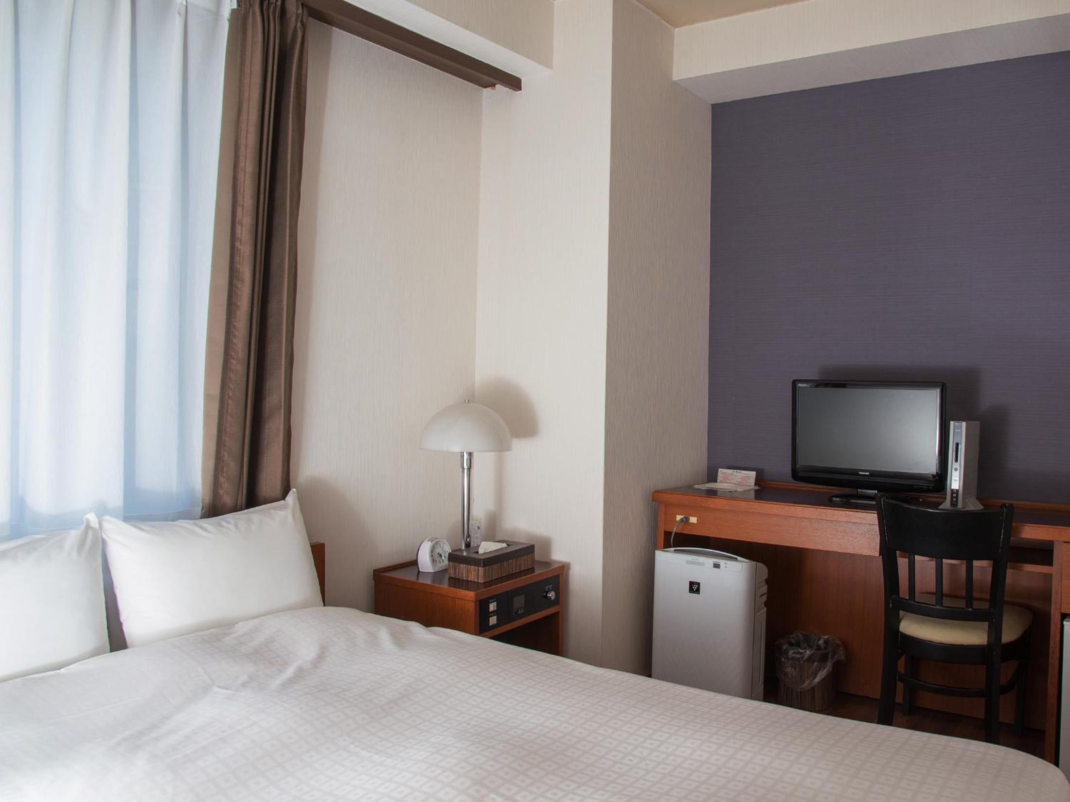 Double Room with Small Double Bed - Smoking photo 3