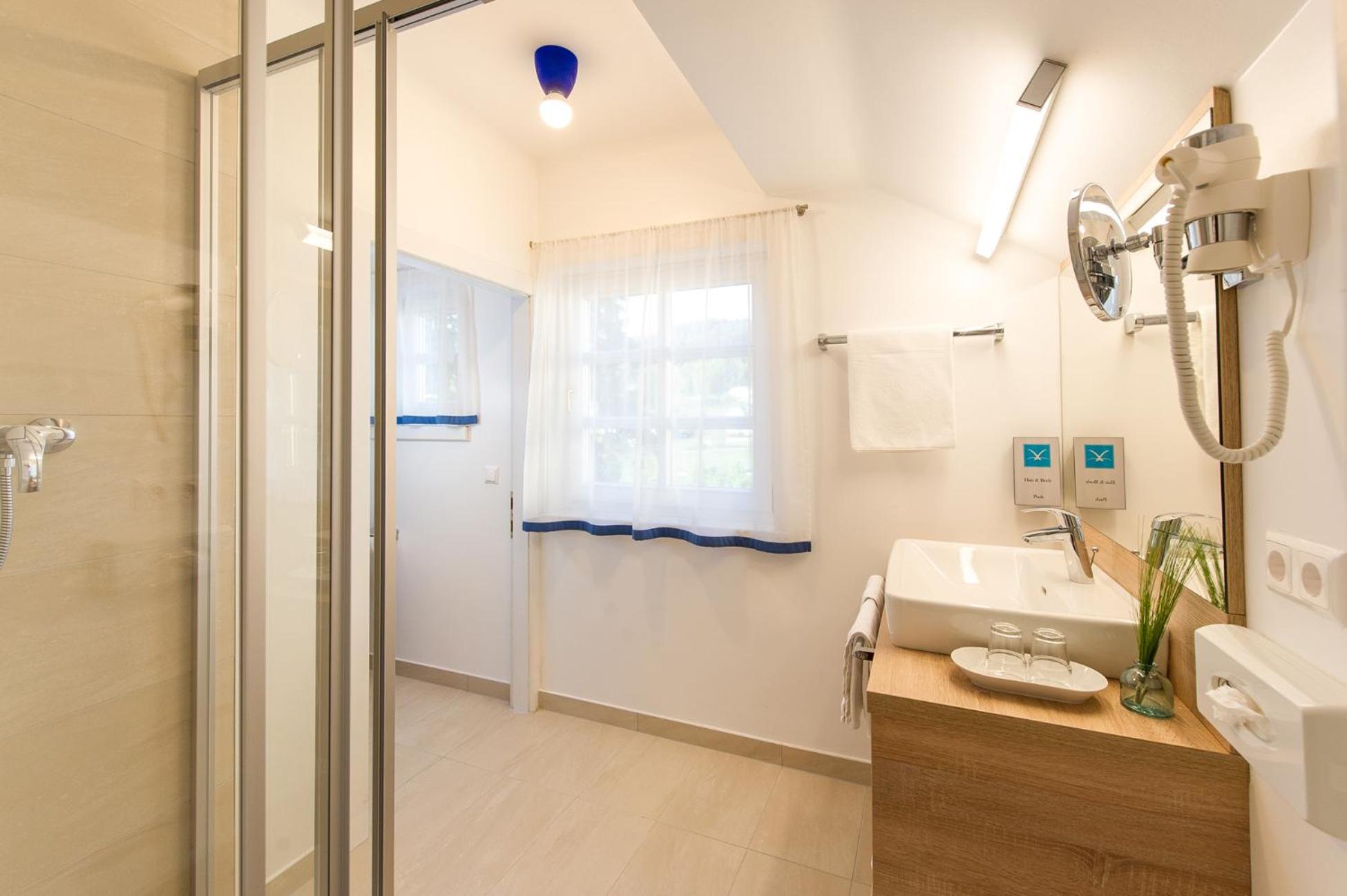 Budget Double Room photo 3