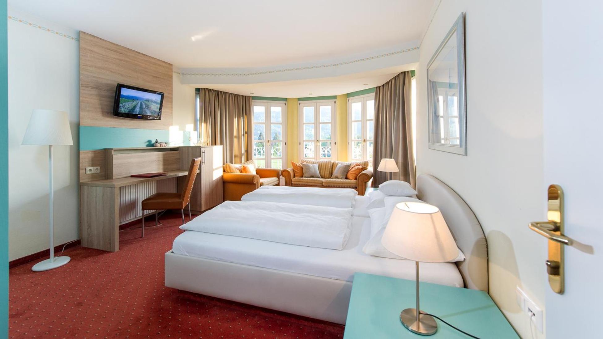 Suite with Lake View photo 2