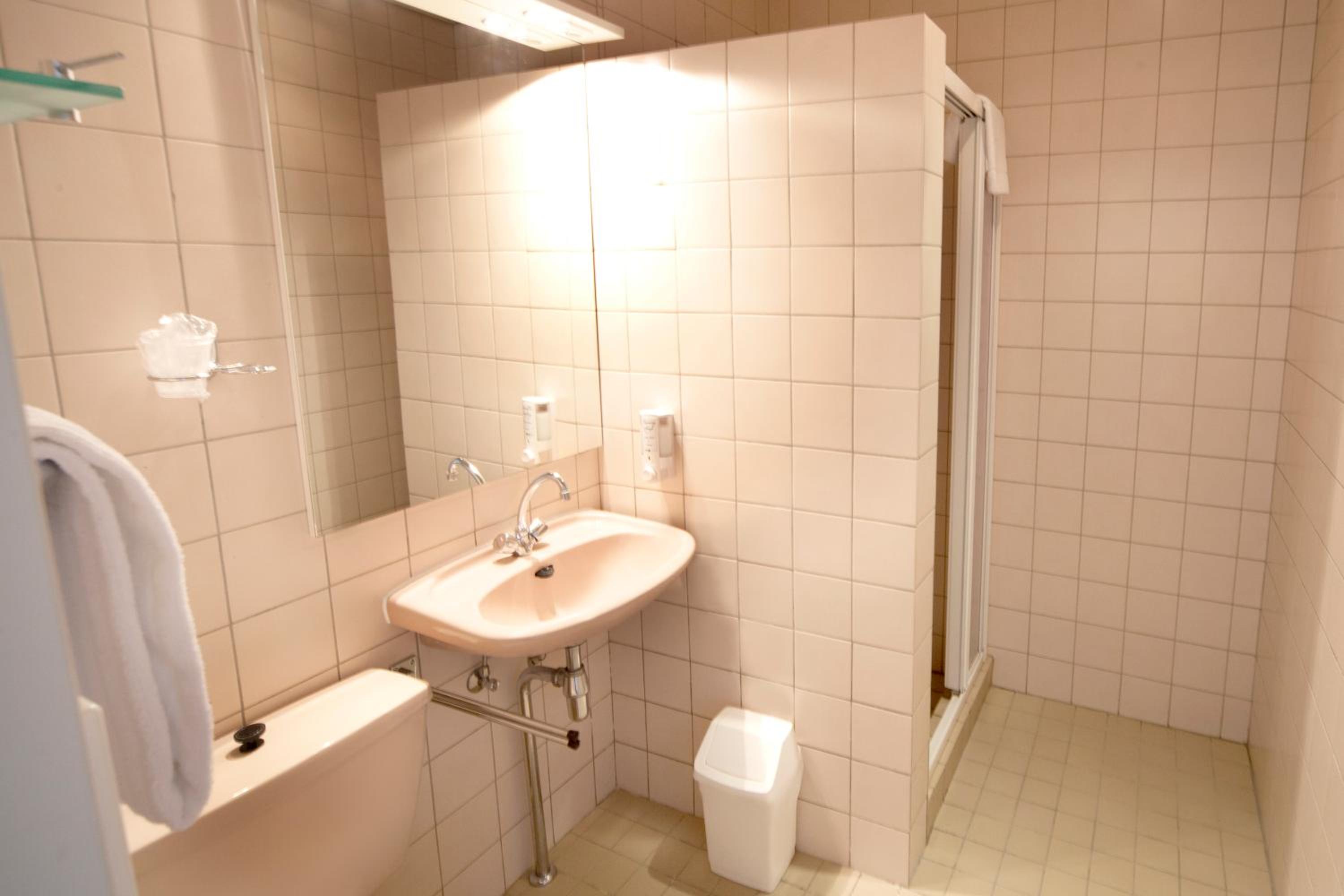 Deluxe Double Room With Shower photo 3