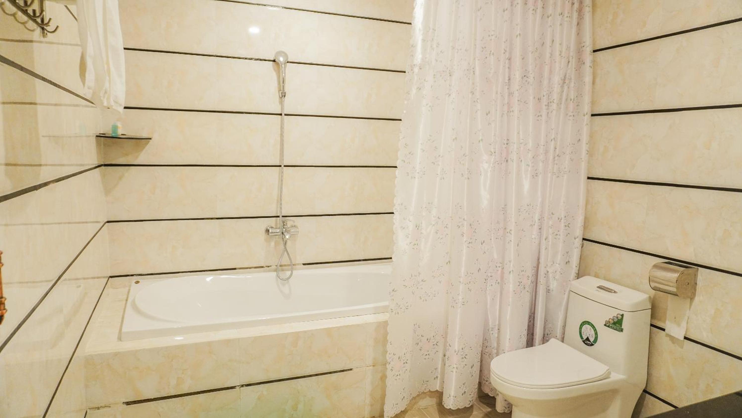 Deluxe Double Room - Photo 19