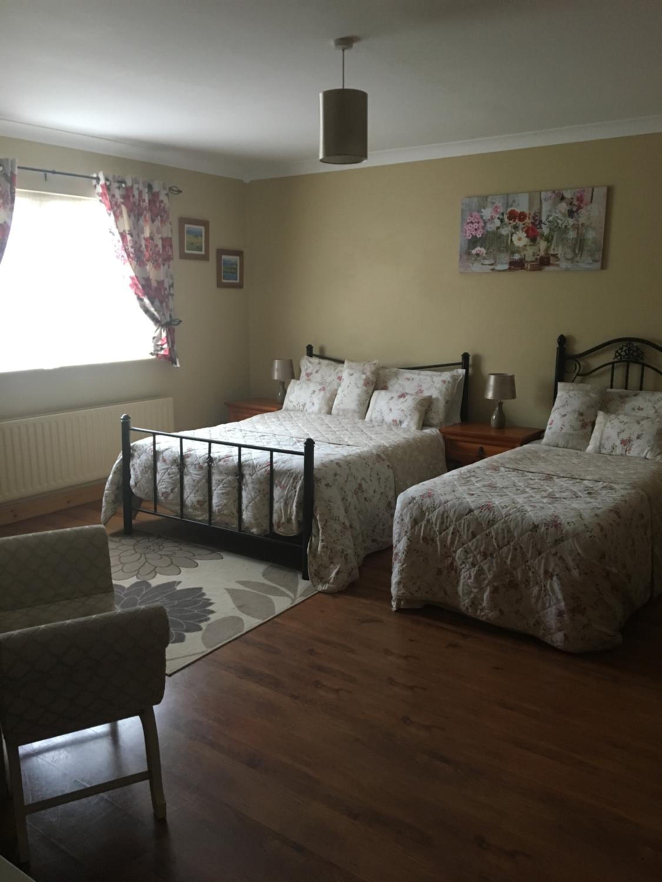 Double or Twin Room with Private Bathroom photo 2