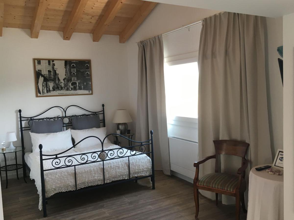 Deluxe Double Room with Shower photo 2