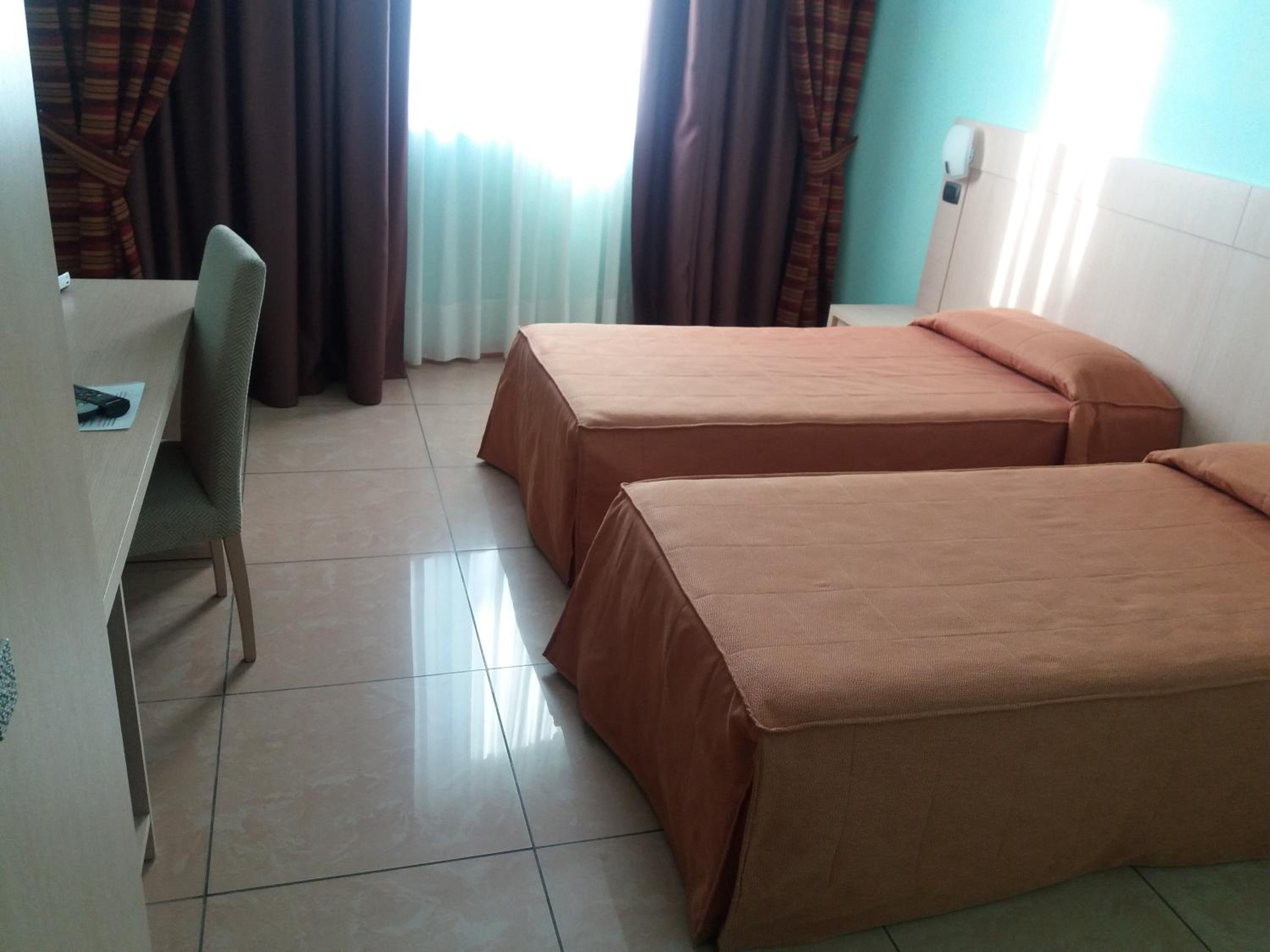 Standard Double or Twin Room - Photo 1