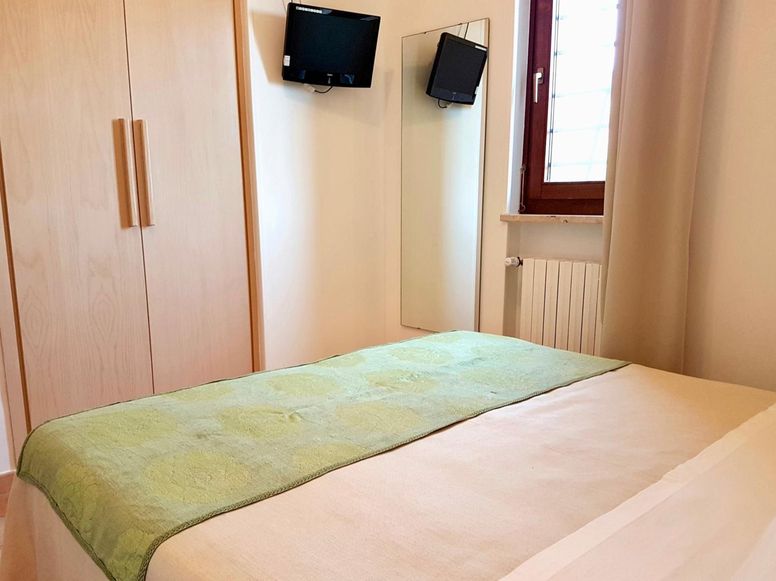 Small Double Room photo 2