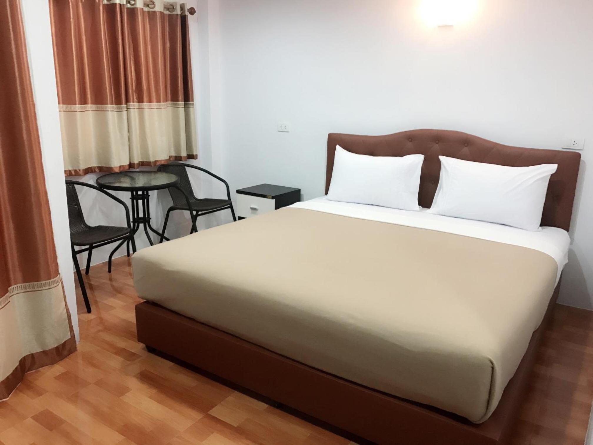 Deluxe Double Room (2 Adults + 1 Child) - Photo 6