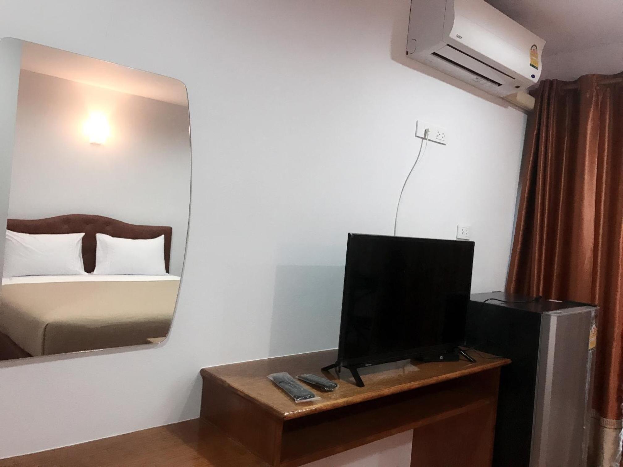 Deluxe Double Room (2 Adults + 1 Child) - Photo 4