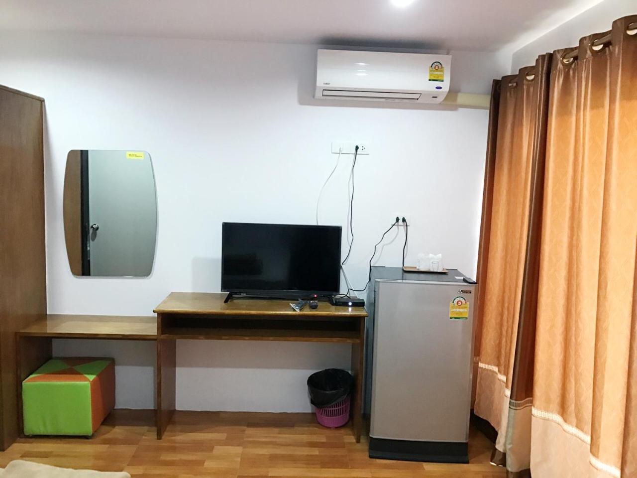 Deluxe Double Room (2 Adults + 1 Child) - Photo 11