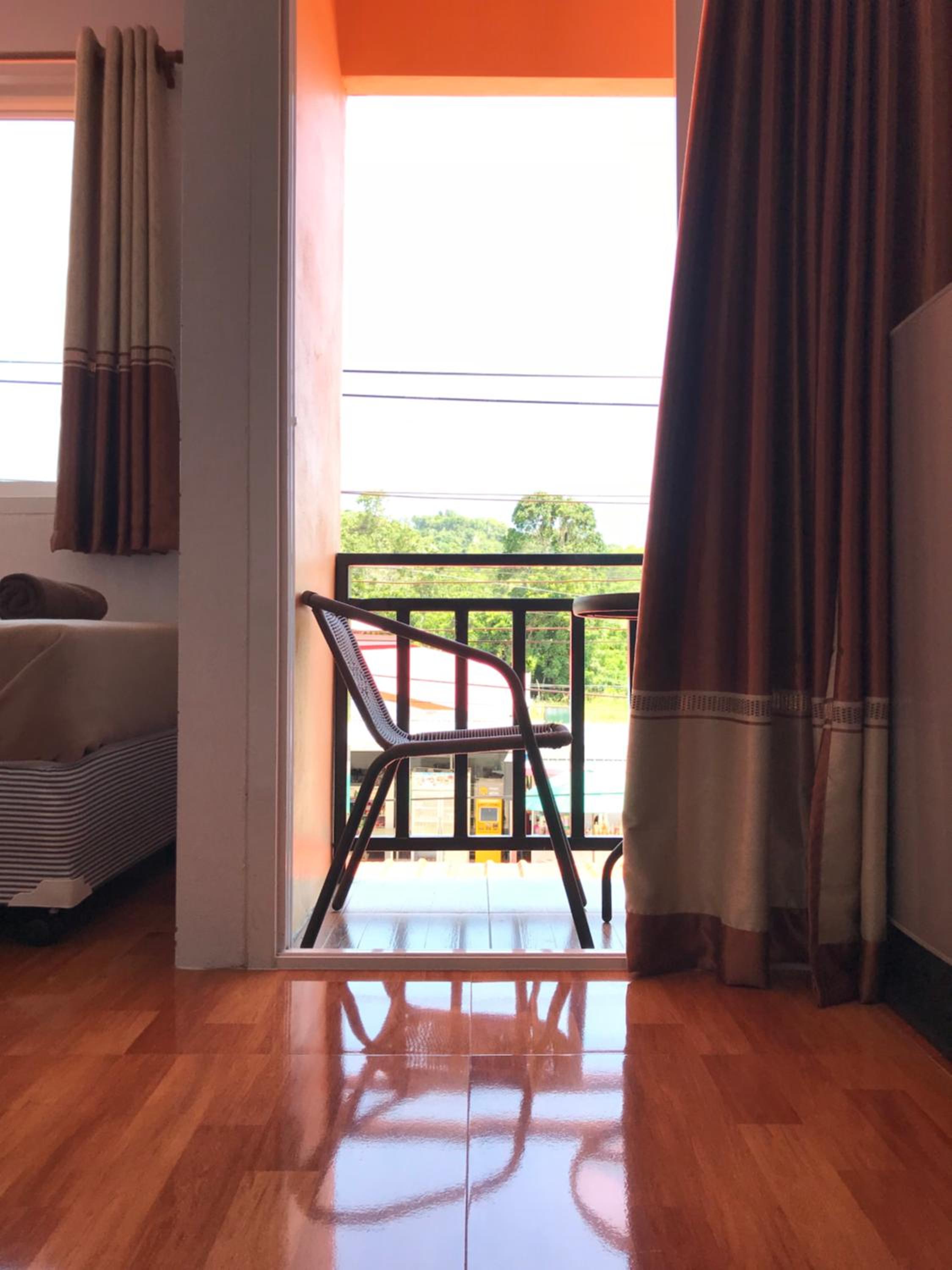 Deluxe Double Room (2 Adults + 1 Child) - Photo 5