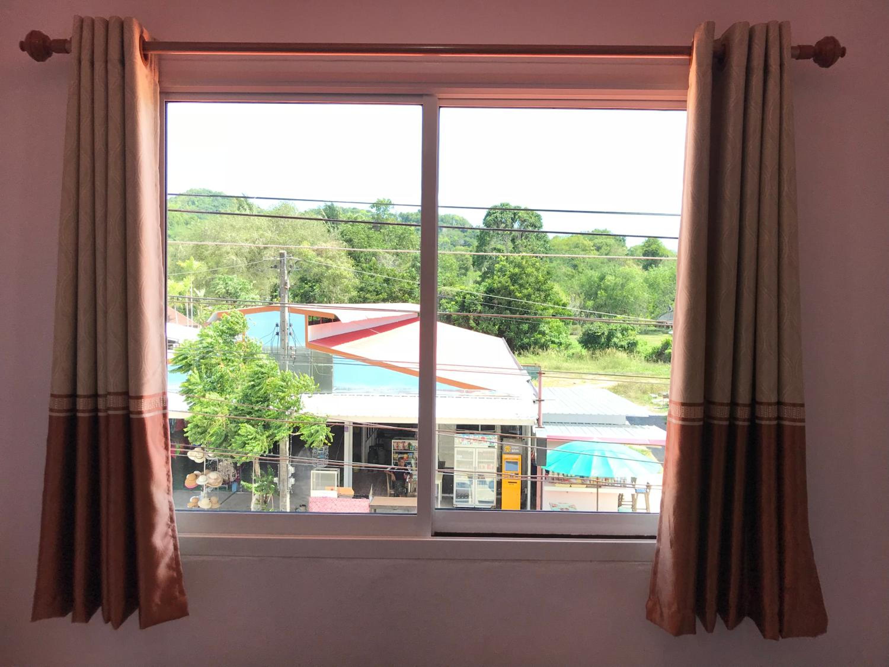 Deluxe Double Room (2 Adults + 1 Child) - Photo 10