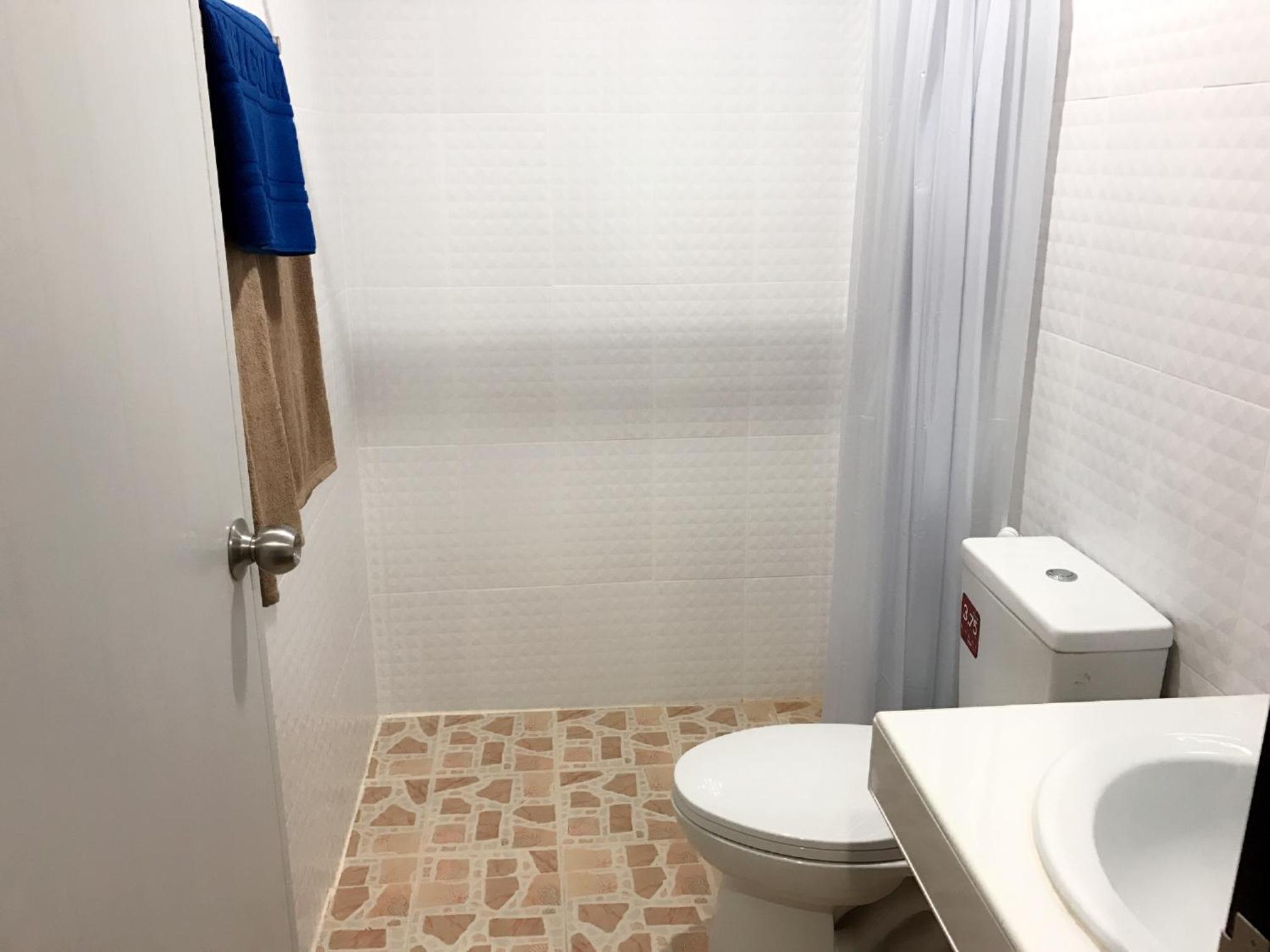 Deluxe Double Room (2 Adults + 1 Child) - Photo 8