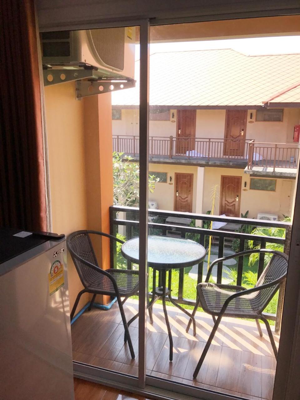 Deluxe Double Room (2 Adults + 1 Child) - Photo 7