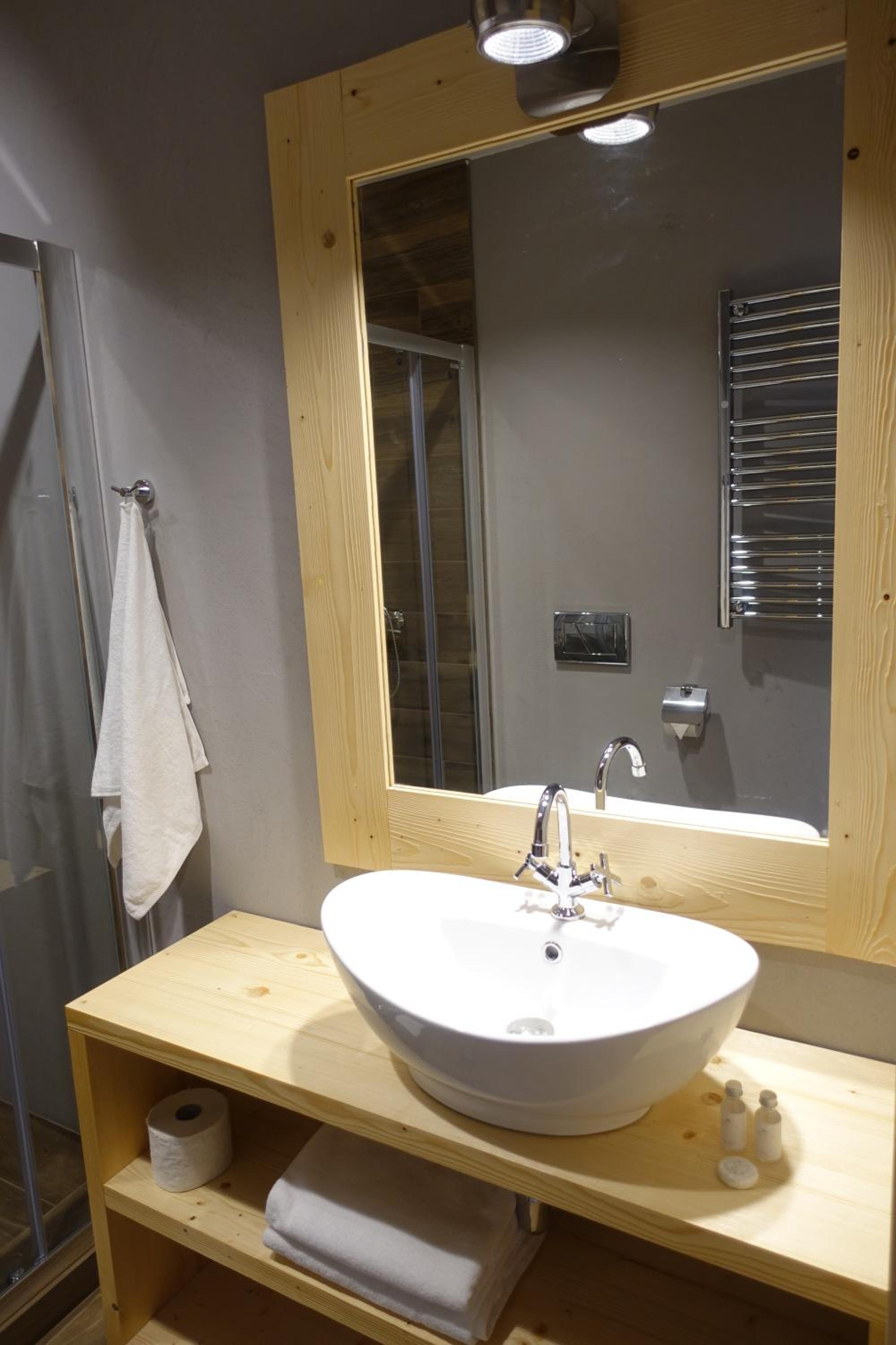 Deluxe Room with Terrace - Photo 7