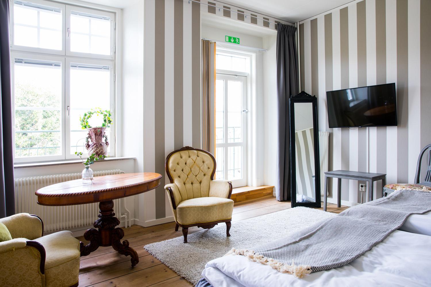 Double or Twin Room with Balcony - Photo 4