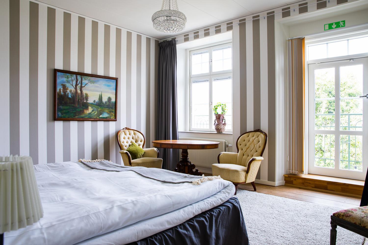 Double or Twin Room with Balcony - Photo 16