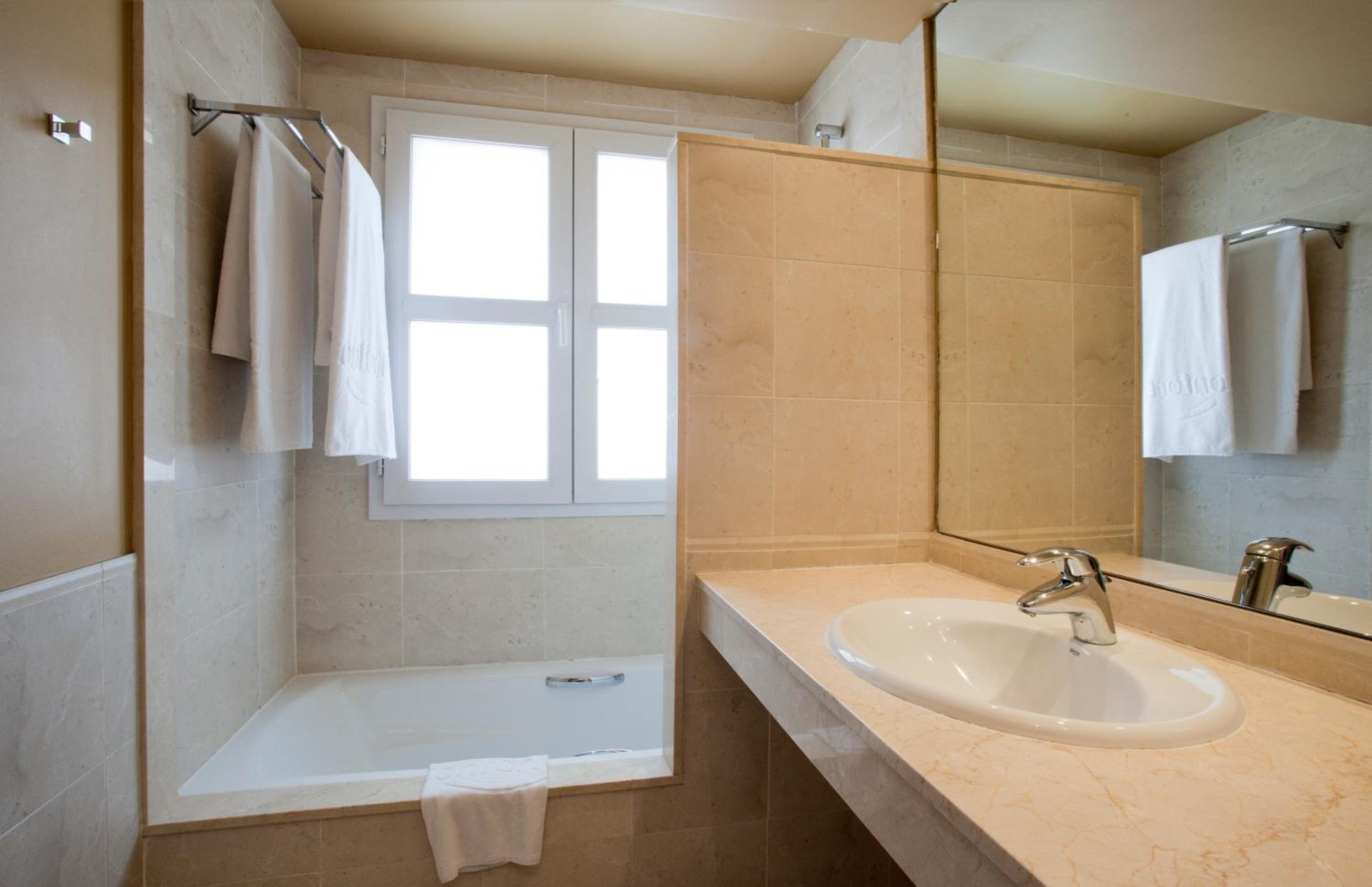 Double or Twin Room - Photo 6