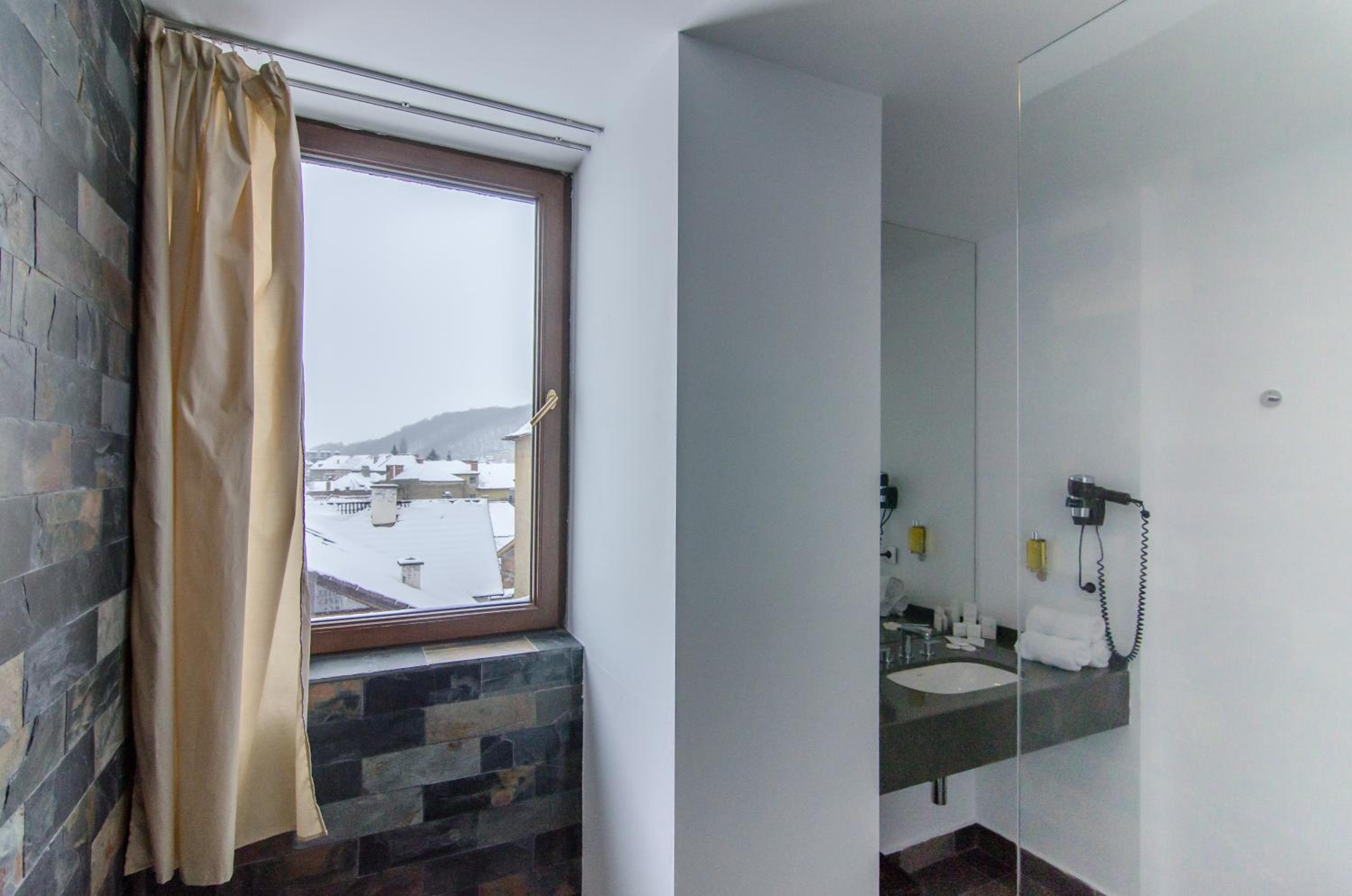 One-Bedroom Apartment - Photo 138