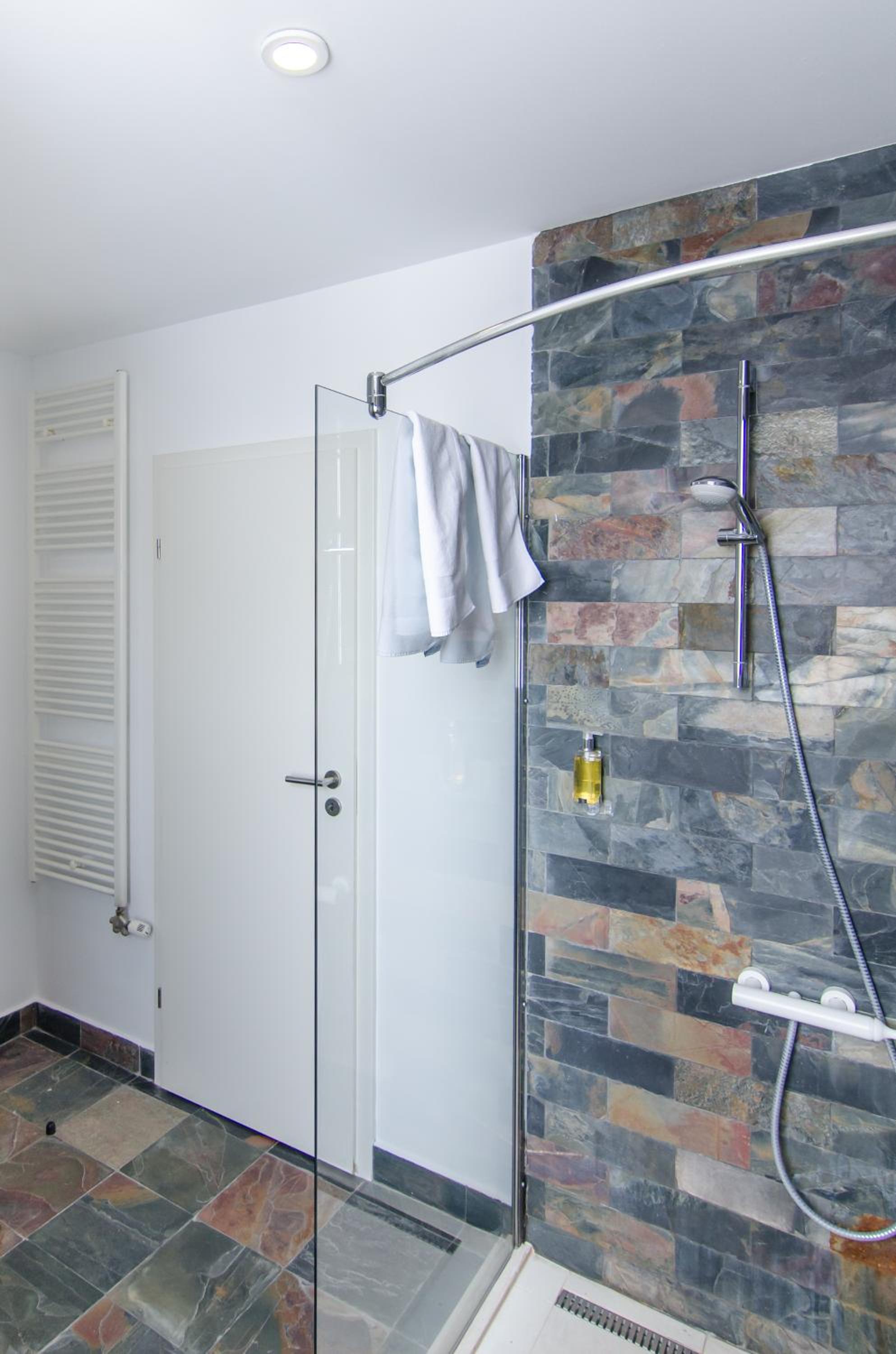 One-Bedroom Apartment - Photo 139