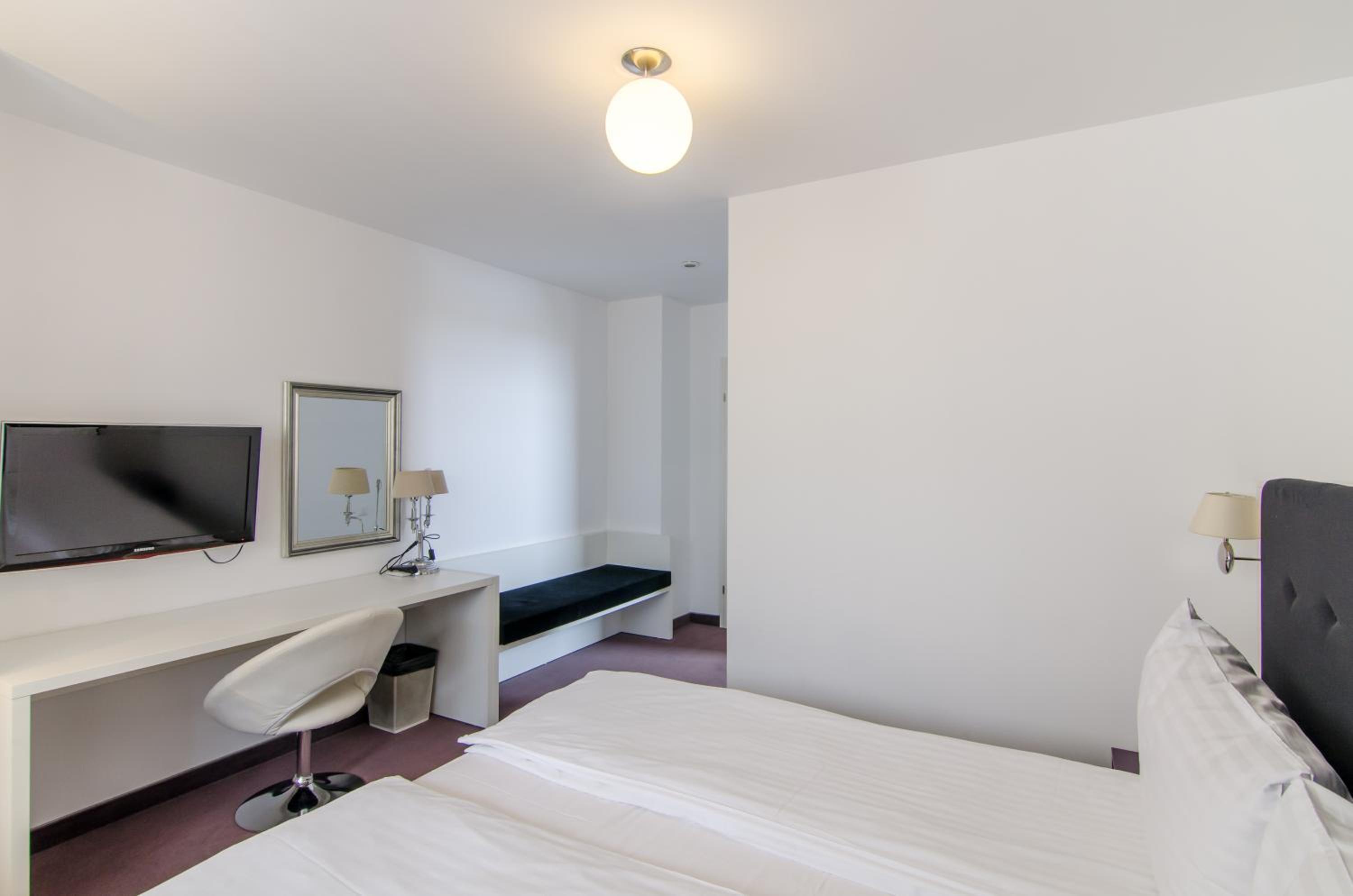One-Bedroom Apartment - Photo 141